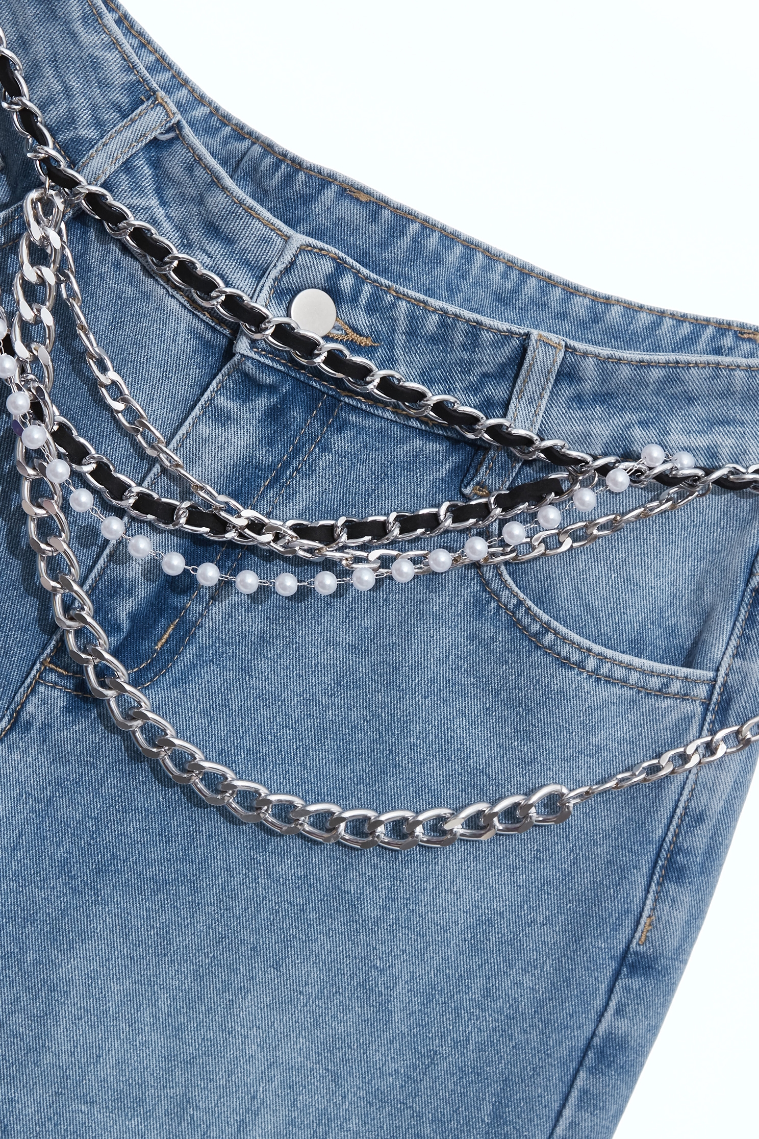 金屬珍珠鏈條單寧大寬褲金屬珍珠鏈條單寧大寬褲,上班OL穿搭,丹寧,寬褲,春夏穿搭,牛仔,牛仔褲,珍珠,約會特輯,腰帶,褲子