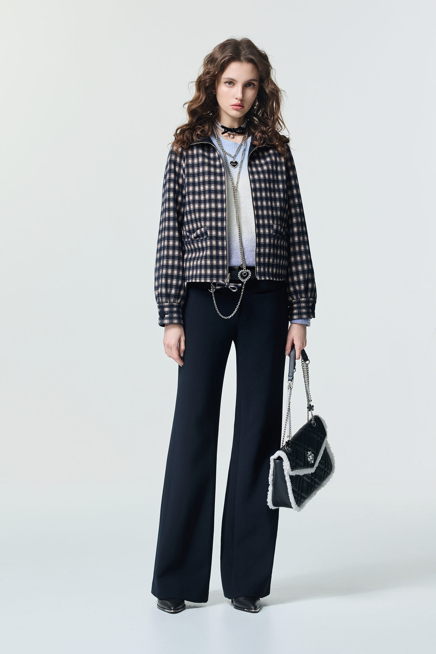 簡約海軍藍小喇叭褲簡約海軍藍小喇叭褲,上班OL穿搭,喇叭褲,春夏穿搭,簡約穿搭,褲子,長褲