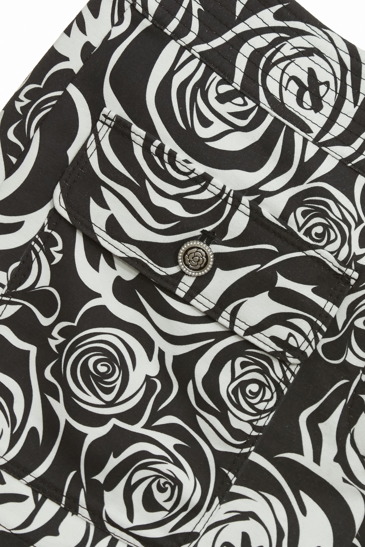 R字黑白玫瑰花短褲R字黑白玫瑰花短褲,春夏穿搭,珍珠,短褲,花花世界