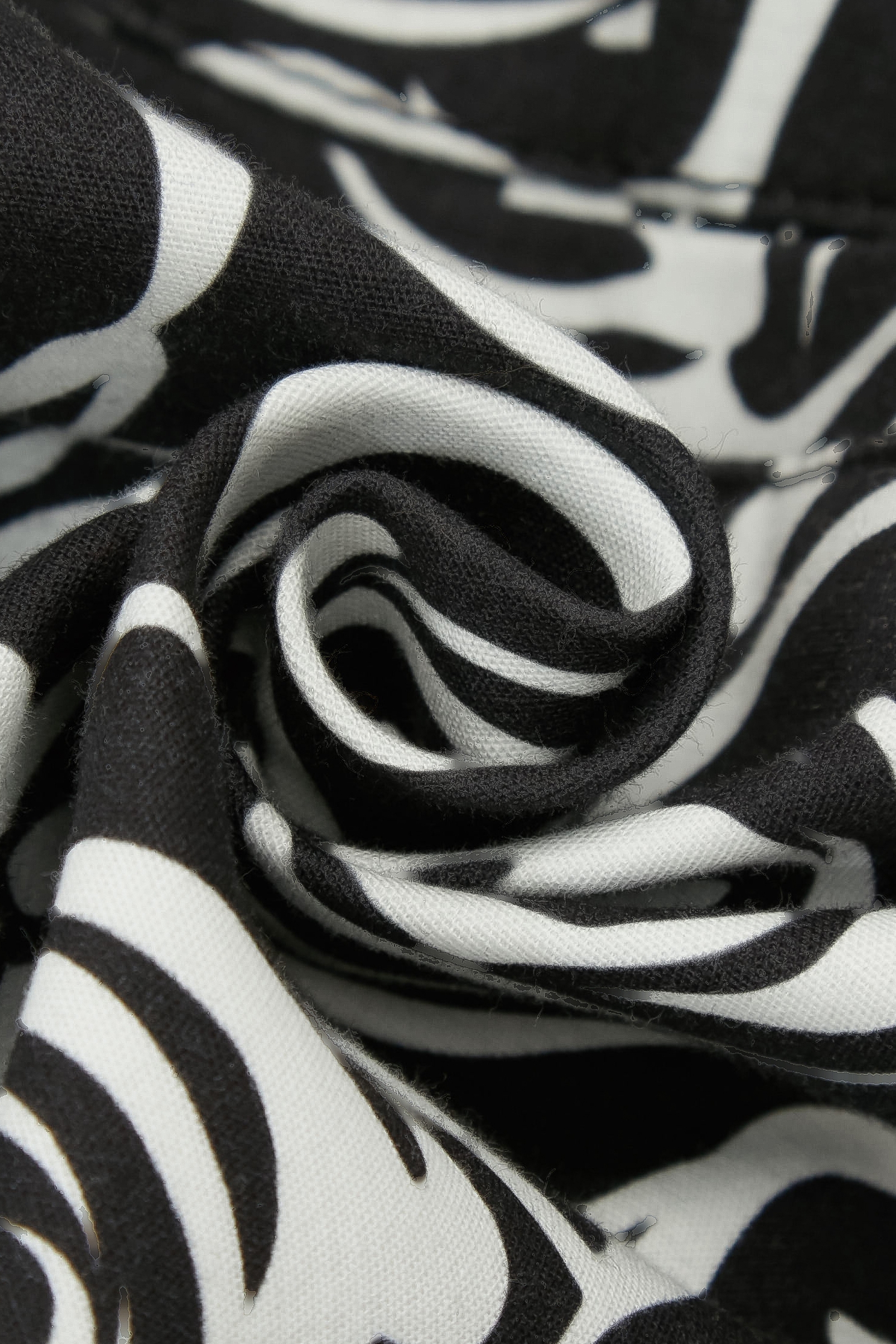 R字黑白玫瑰花短褲R字黑白玫瑰花短褲,春夏穿搭,珍珠,短褲,花花世界