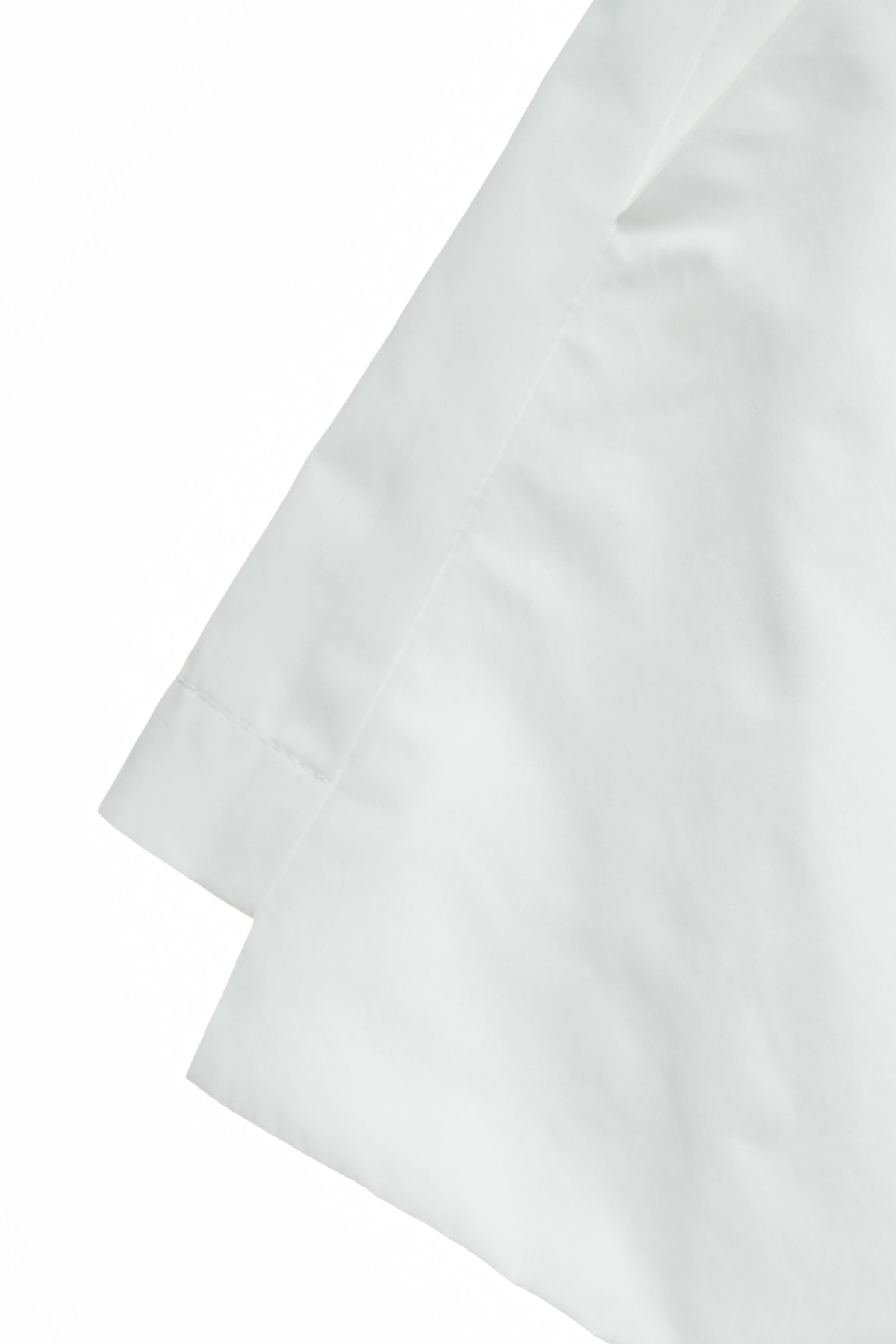 變化雙層飾片設計短褲變化雙層飾片設計短褲,上班OL穿搭,春夏穿搭,白色褲子,短褲,輕奢度假,輕奢渡假