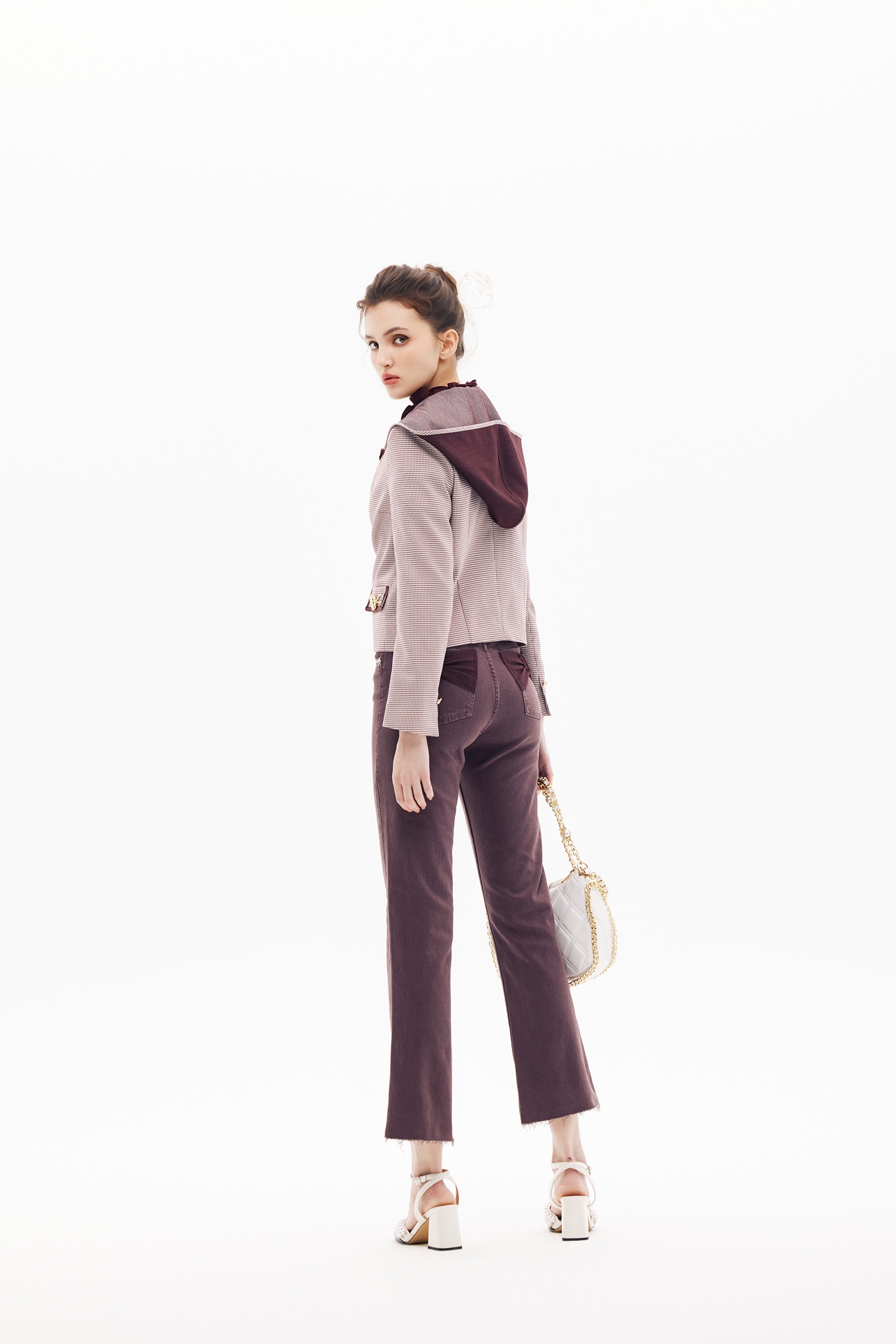 櫻桃巧克力色牛仔喇叭褲櫻桃巧克力色牛仔喇叭褲,上班OL穿搭,丹寧,喇叭褲,春夏穿搭,牛仔,牛仔褲,簡約穿搭,約會特輯,純棉,蝴蝶結,褲子