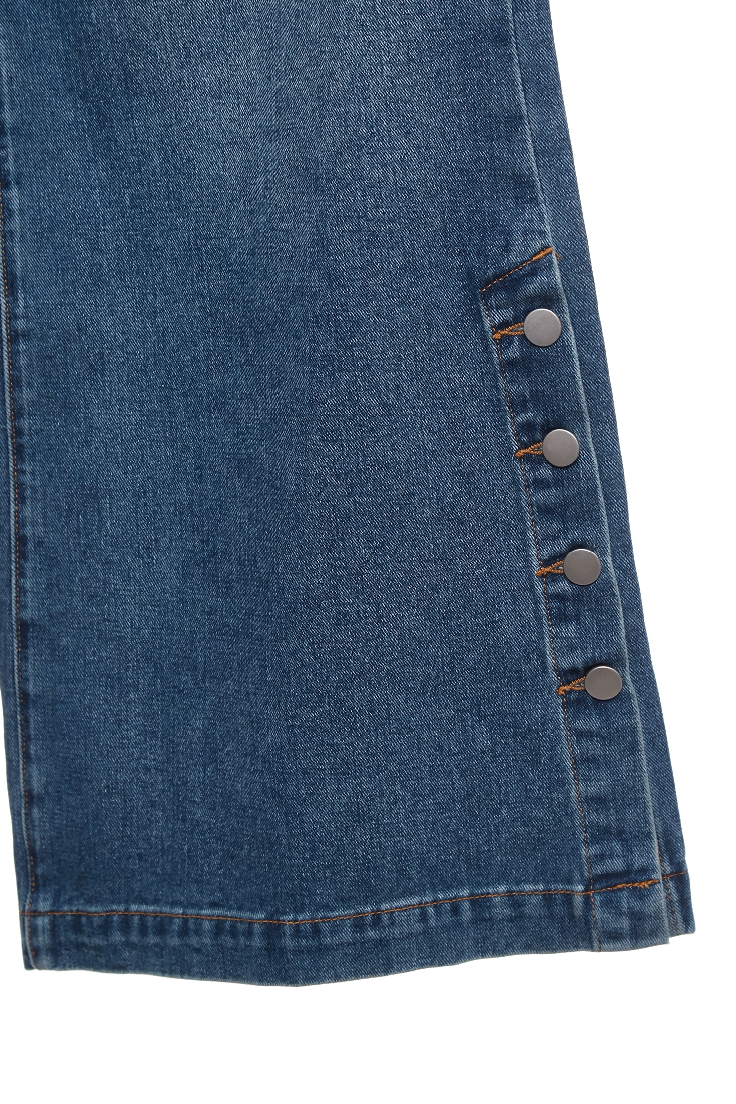 側開衩排釦牛仔喇叭褲側開衩排釦牛仔喇叭褲,上班OL穿搭,丹寧,喇叭褲,春夏穿搭,牛仔,牛仔褲,簡約穿搭,約會特輯,褲子