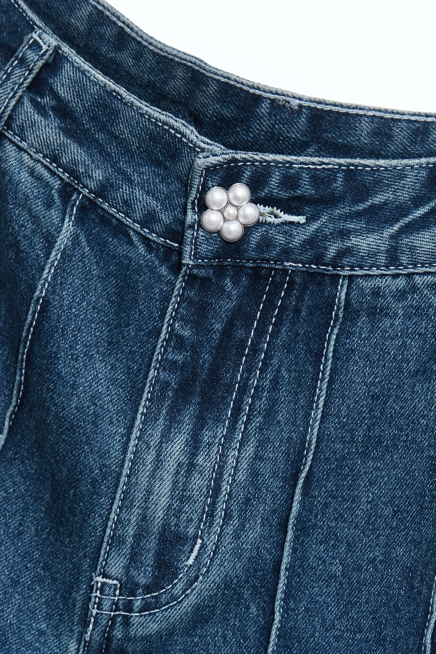 打褶漸層染牛仔喇叭褲打褶漸層染牛仔喇叭褲,丹寧,喇叭褲,寬褲,春夏穿搭,牛仔,約會特輯,褲子