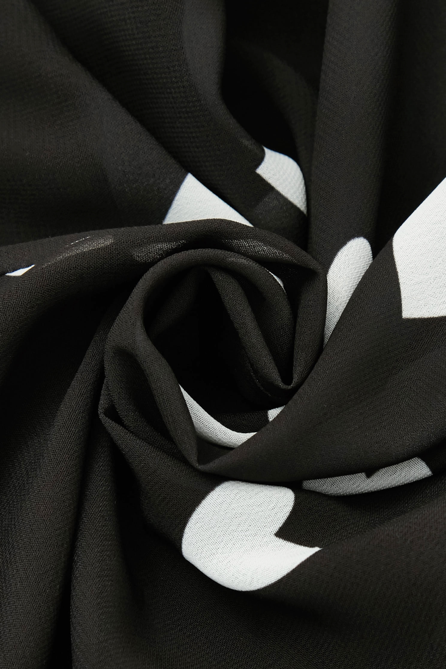 滿天心女神壓摺長洋裝滿天心女神壓摺長洋裝,一般洋裝,春夏穿搭,洋裝特輯,長洋裝,雪紡,黑色洋裝