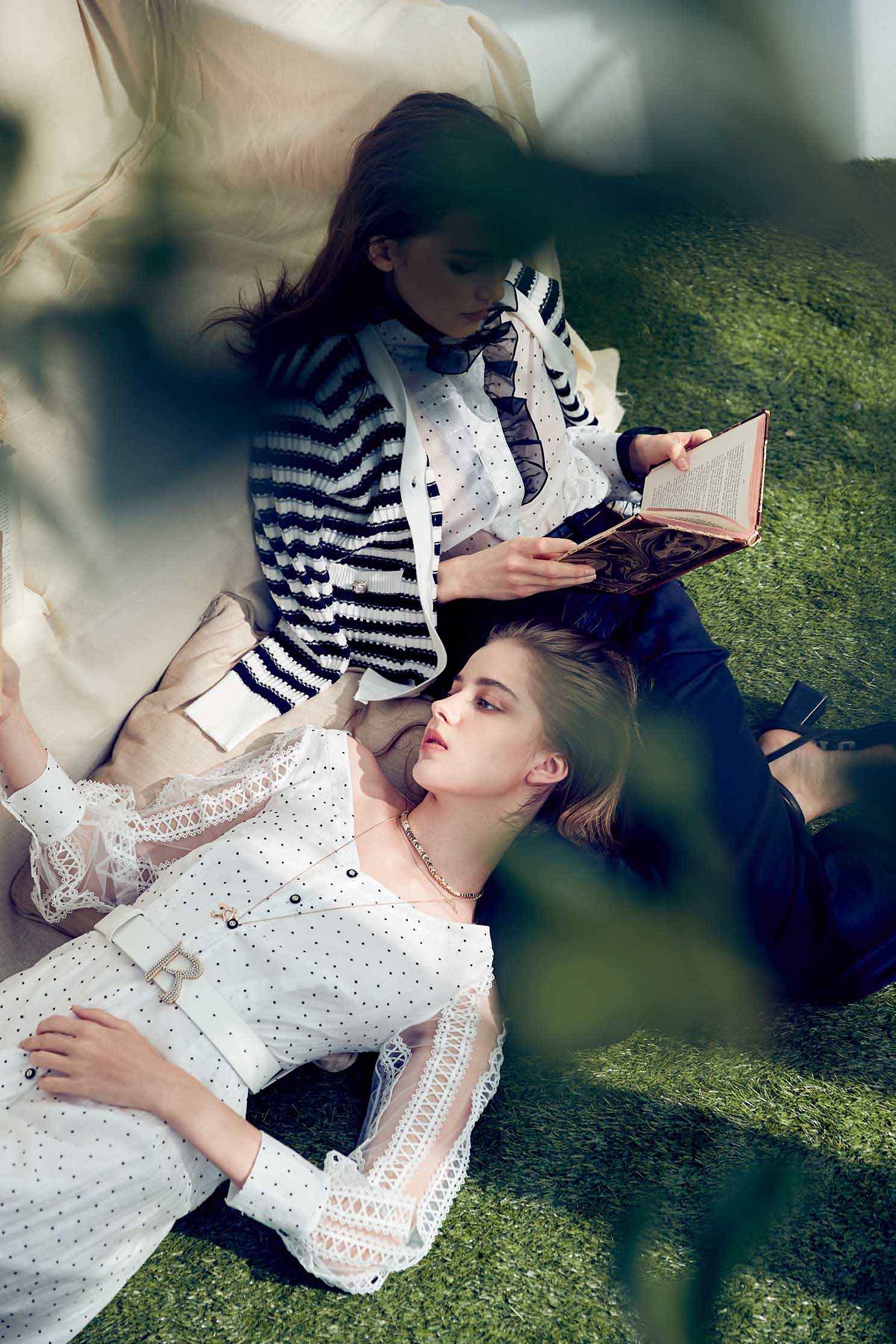 鑲蕾絲織帶長版洋裝鑲蕾絲織帶長版洋裝,一般洋裝,女王風範,春夏穿搭,母親節專區,波點,洋裝特輯,白色洋裝,約會特輯,蕾絲