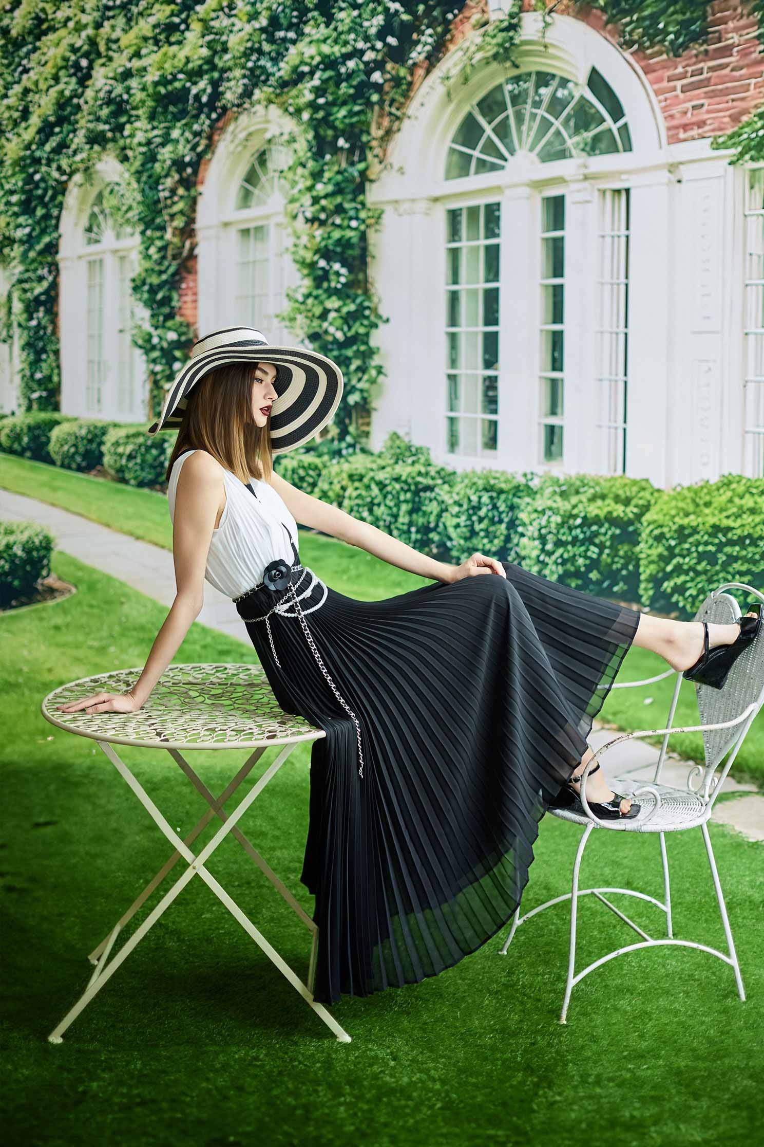 女神黑白撞色壓摺長洋女神黑白撞色壓摺長洋,一般洋裝,人氣商品,春夏穿搭,洋裝特輯,輕奢度假,輕奢渡假,雪紡