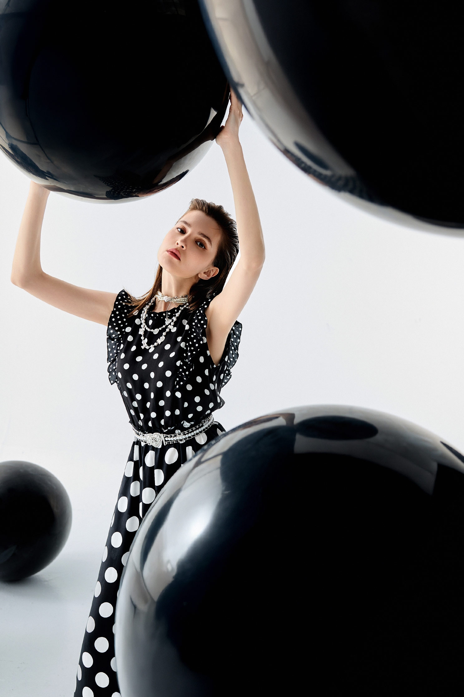 黑白點荷葉背心洋裝黑白點荷葉背心洋裝,一般洋裝,上班OL穿搭,人氣商品,春夏穿搭,洋裝特輯,背心,荷葉