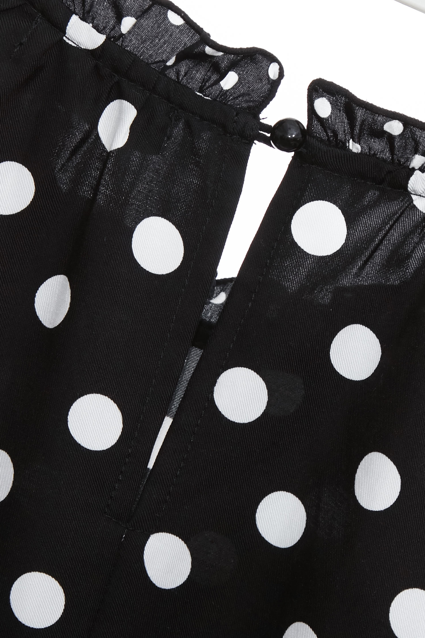 黑白點荷葉背心洋裝黑白點荷葉背心洋裝,一般洋裝,上班OL穿搭,人氣商品,春夏穿搭,洋裝特輯,背心,荷葉