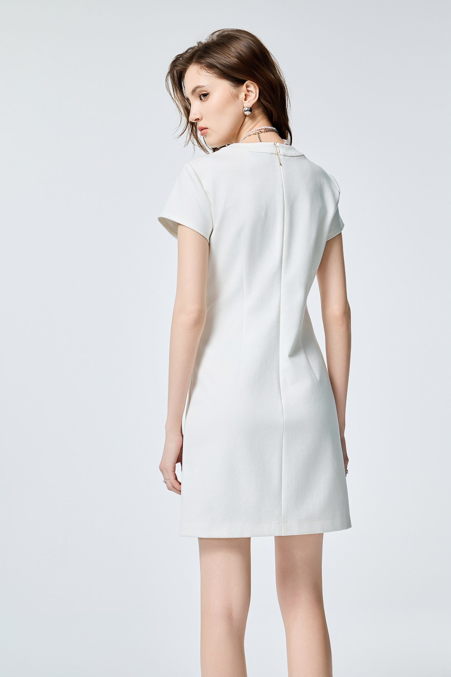 V領皮鍊貼袋洋裝V領皮鍊貼袋洋裝,V領洋裝,一般洋裝,上班OL穿搭,人氣商品,春夏穿搭,洋裝特輯,短袖洋裝,約會特輯,輕奢度假,輕奢渡假