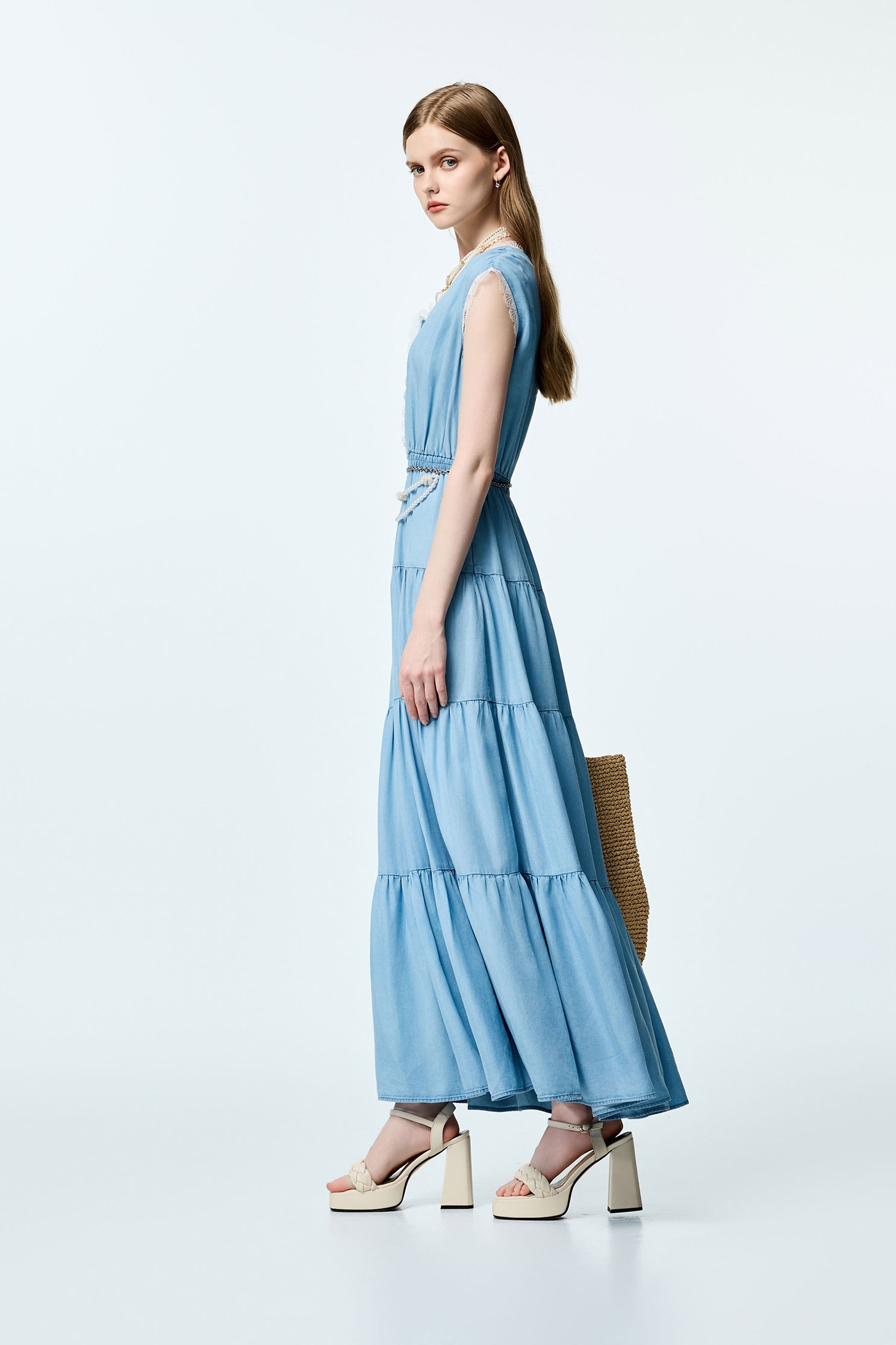 綴蕾絲天絲棉洋裝綴蕾絲天絲棉洋裝,小禮服,春夏穿搭,洋裝特輯,牛仔,洋裝,約會特輯,網裙,蕾絲,蕾絲洋裝,輕奢度假,輕奢渡假