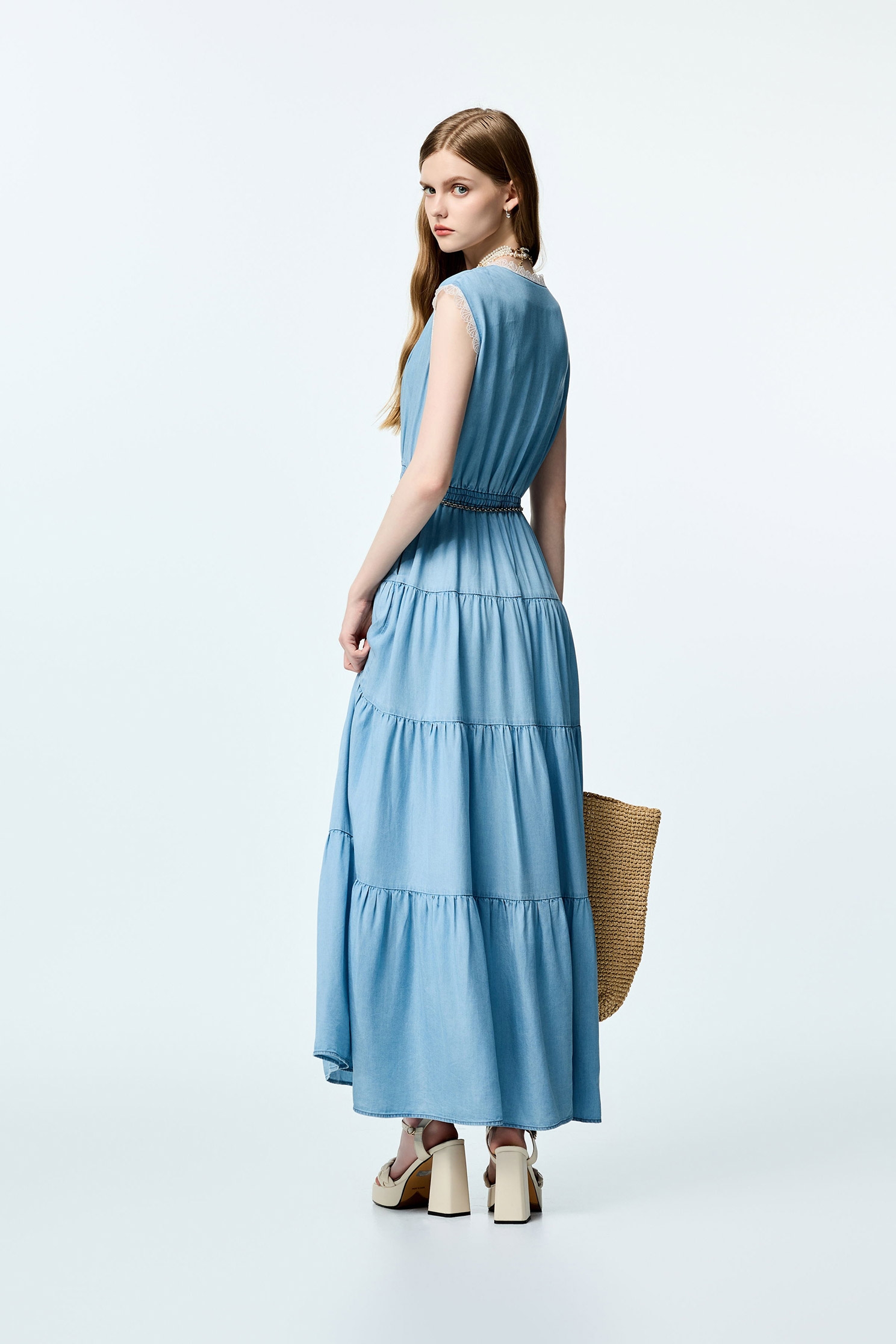 綴蕾絲天絲棉洋裝綴蕾絲天絲棉洋裝,小禮服,春夏穿搭,洋裝特輯,牛仔,洋裝,約會特輯,網裙,蕾絲,蕾絲洋裝,輕奢度假,輕奢渡假