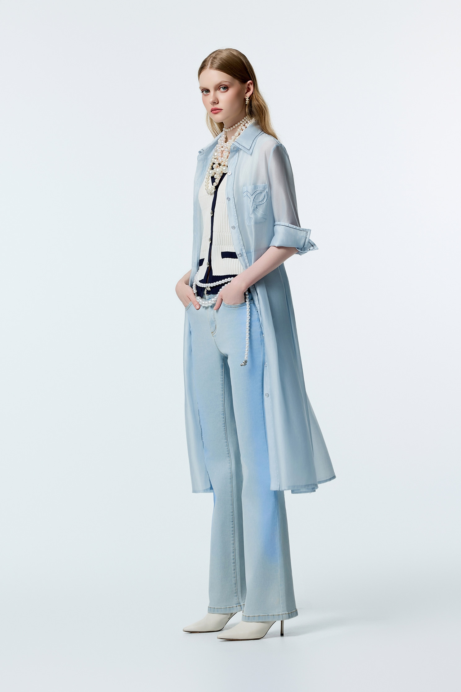 帆船藍跳色壓線造型洋裝帆船藍跳色壓線造型洋裝,上班OL穿搭,刺繡,小禮服,洋裝特輯,秋冬穿搭,蝴蝶結,襯衫,輕奢度假,輕奢渡假