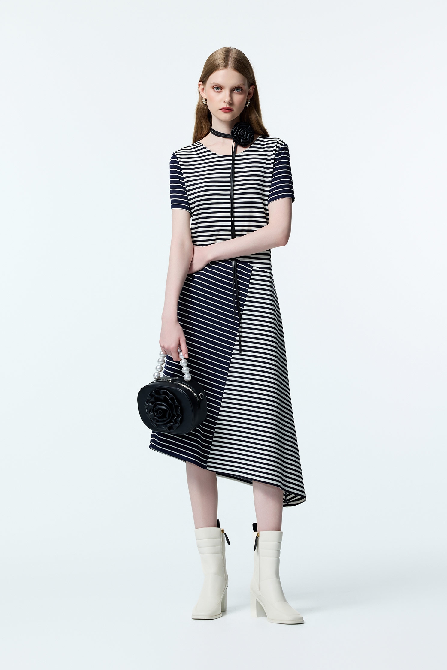 不對稱條紋剪接洋裝不對稱條紋剪接洋裝,一般洋裝,條紋,洋裝特輯,秋冬穿搭,輕奢度假,輕奢渡假