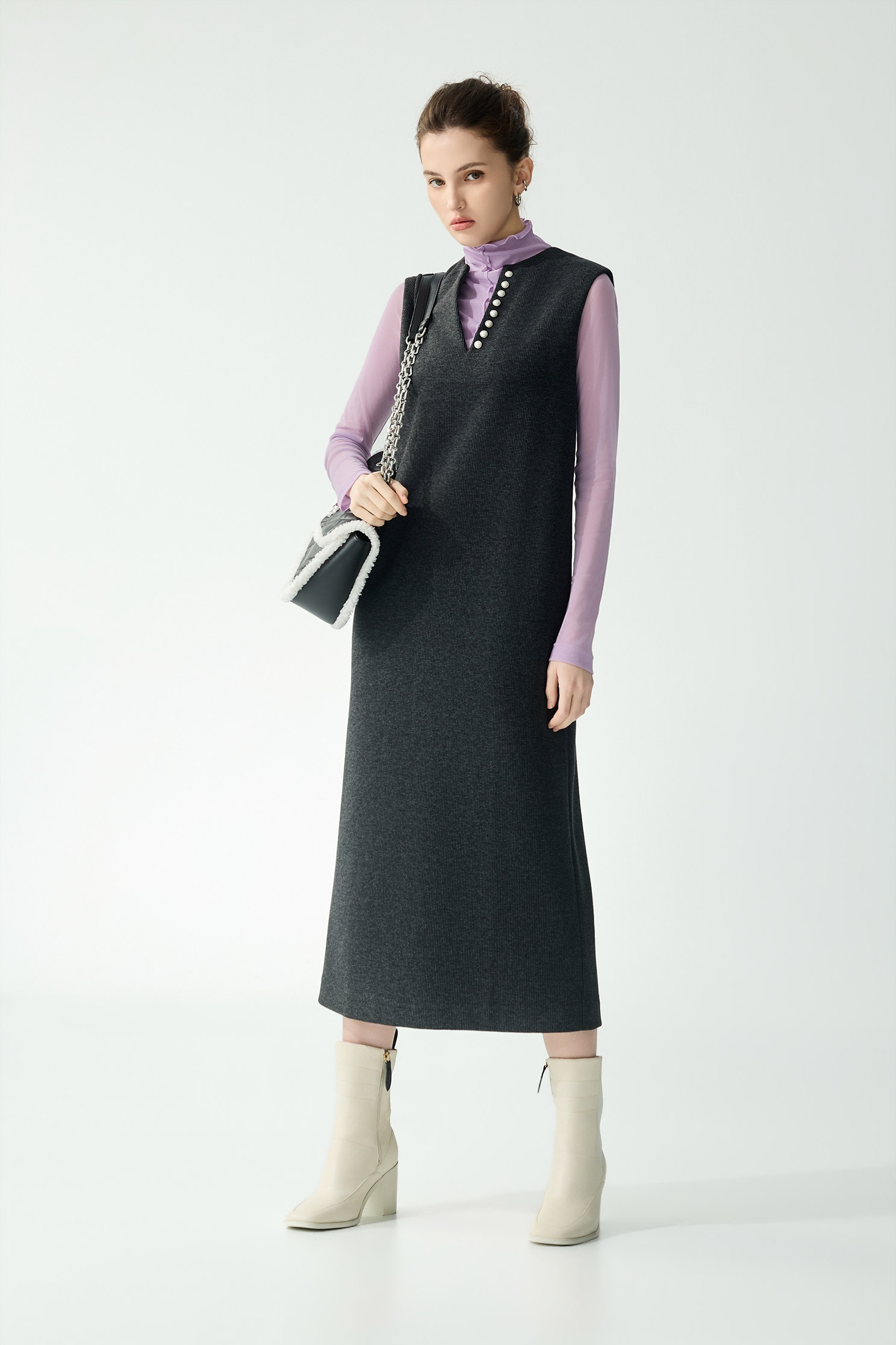 珍珠領邊長版洋裝珍珠領邊長版洋裝,V領洋裝,一般洋裝,人氣商品,春夏穿搭,洋裝特輯,無袖洋裝,珍珠,短袖洋裝,約會特輯