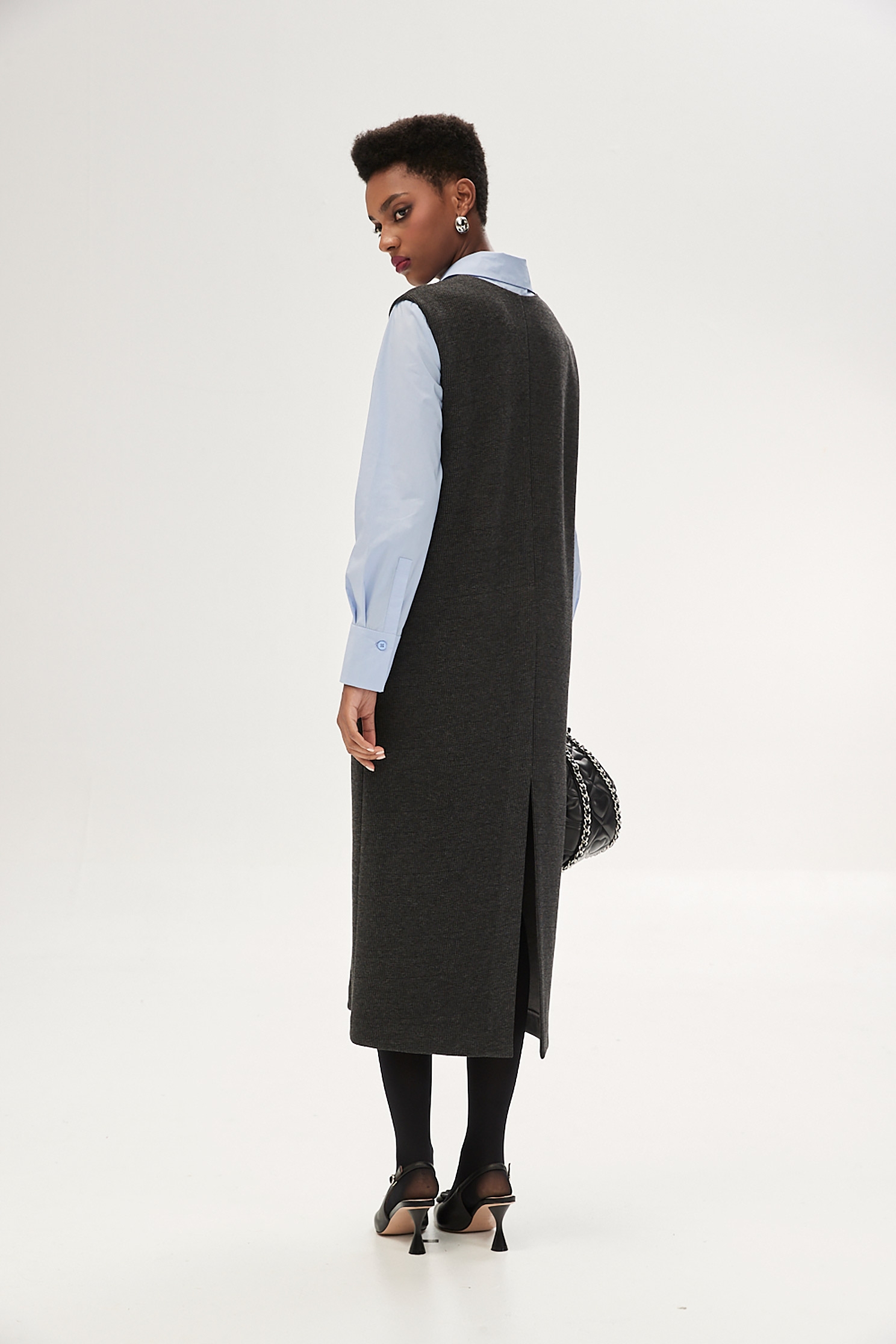 珍珠領邊長版洋裝珍珠領邊長版洋裝,V領洋裝,一般洋裝,人氣商品,春夏穿搭,洋裝特輯,無袖洋裝,珍珠,短袖洋裝,約會特輯