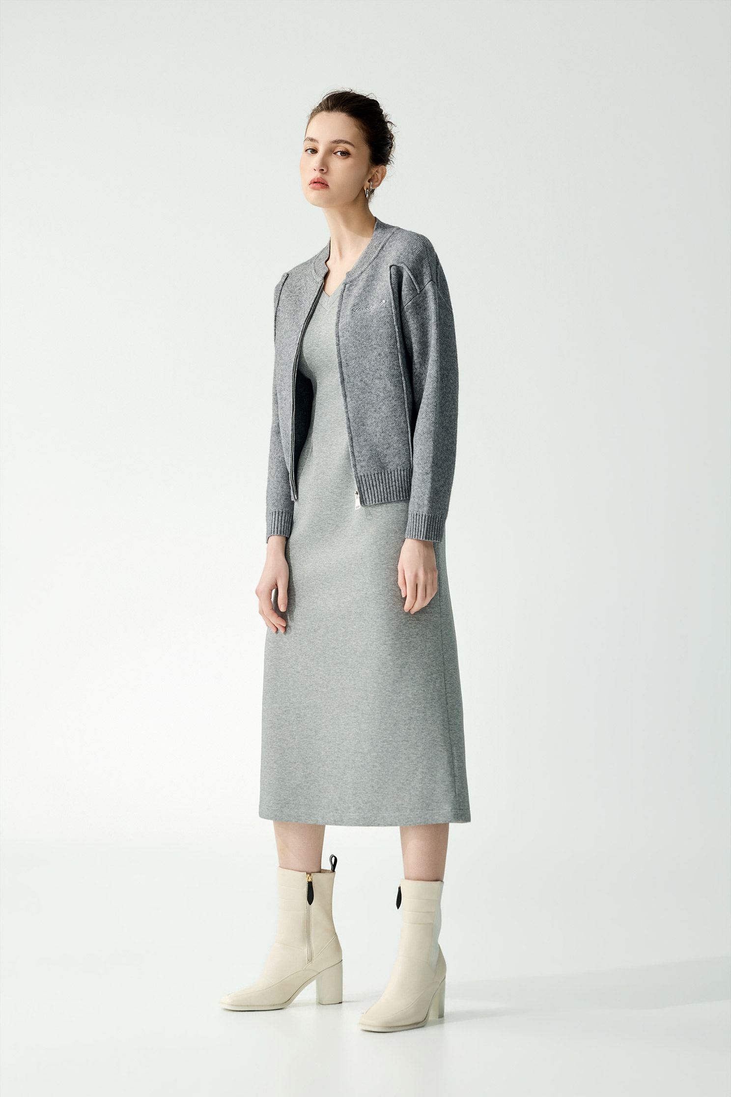 安靜灰極簡收腰洋裝安靜灰極簡收腰洋裝,V領洋裝,一般洋裝,洋裝特輯,秋冬穿搭