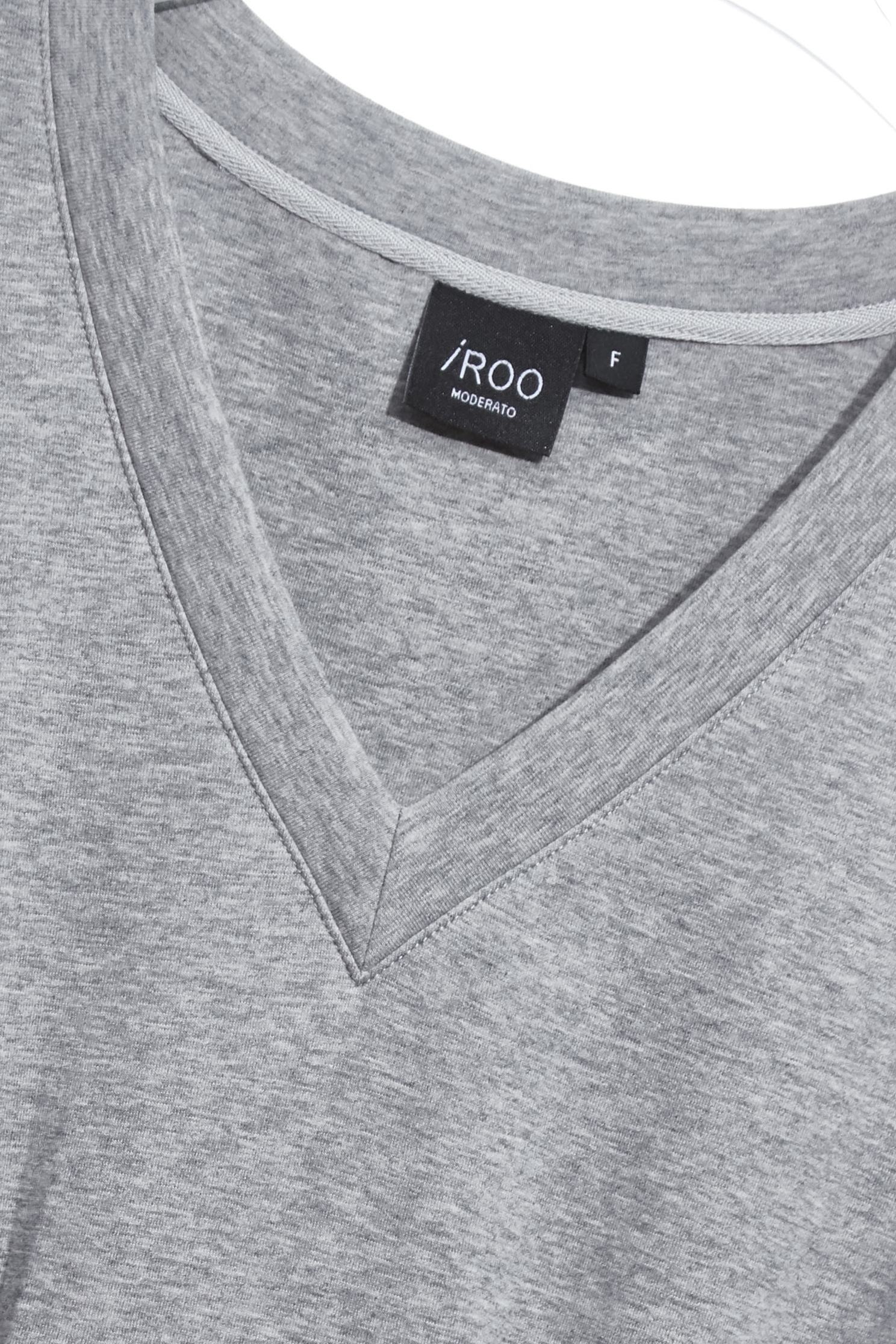 安靜灰極簡收腰洋裝安靜灰極簡收腰洋裝,V領洋裝,一般洋裝,洋裝特輯,秋冬穿搭