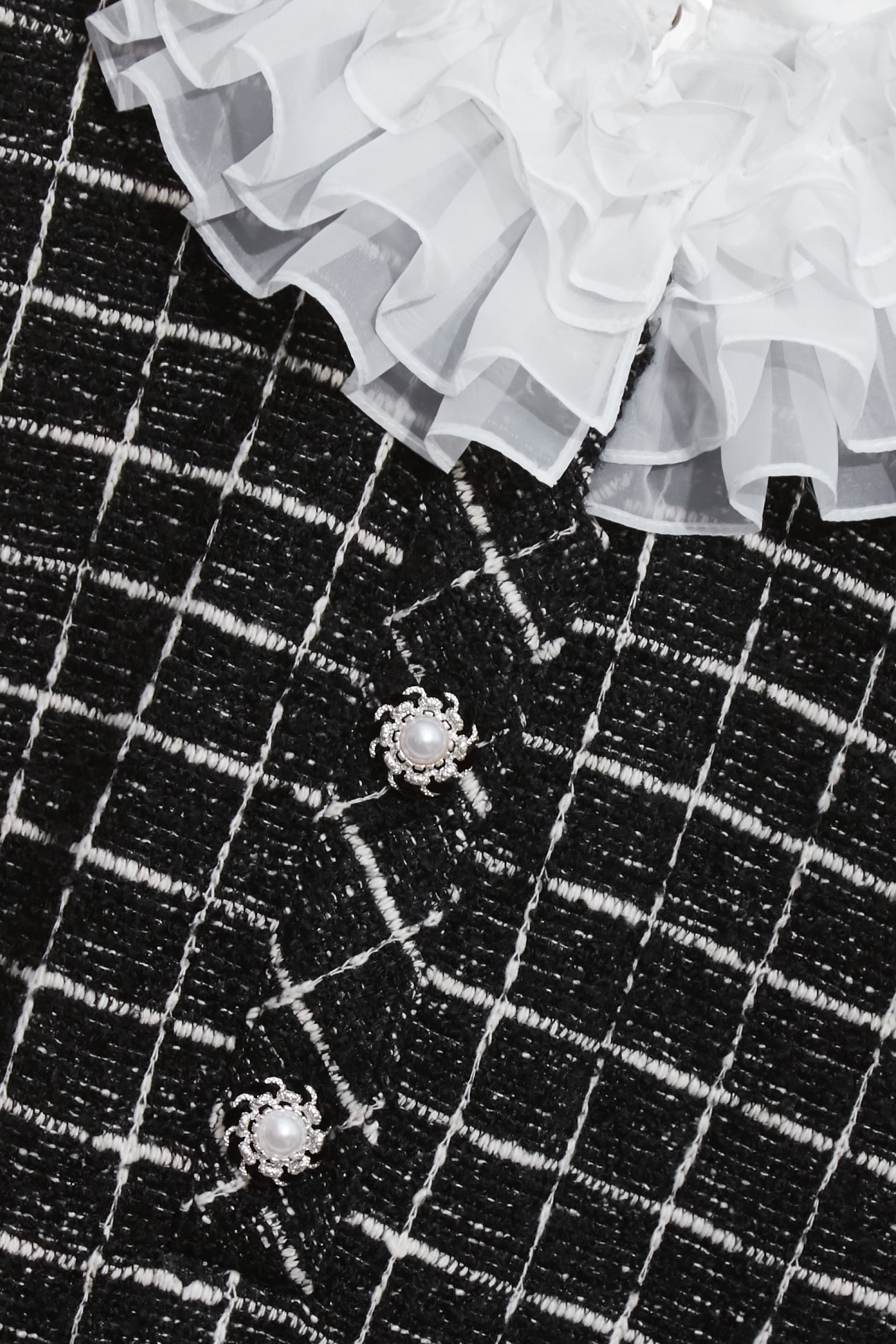 經典黑白格偽兩件式洋裝經典黑白格偽兩件式洋裝,一般洋裝,上班OL穿搭,春夏穿搭,格紋,洋裝特輯,珍珠,約會特輯,荷葉,針織