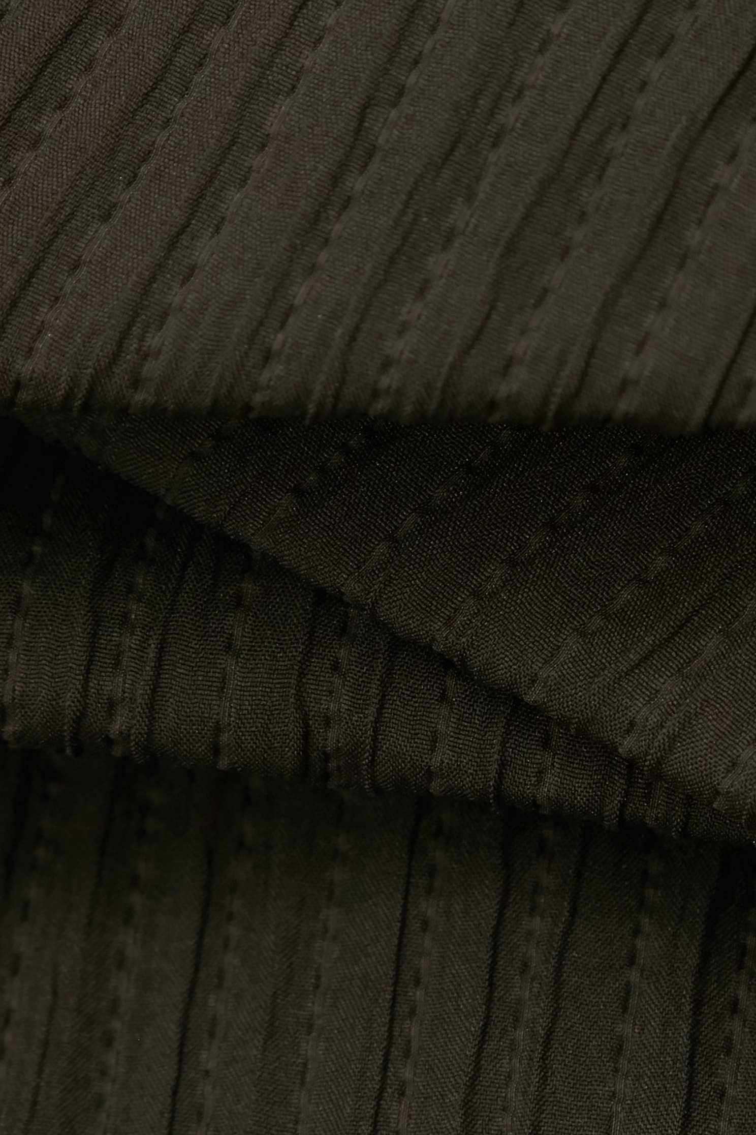 立體白花貼布繡短洋裝立體白花貼布繡短洋裝,一般洋裝,春夏穿搭,洋裝特輯,短袖洋裝,花花世界,黑色洋裝