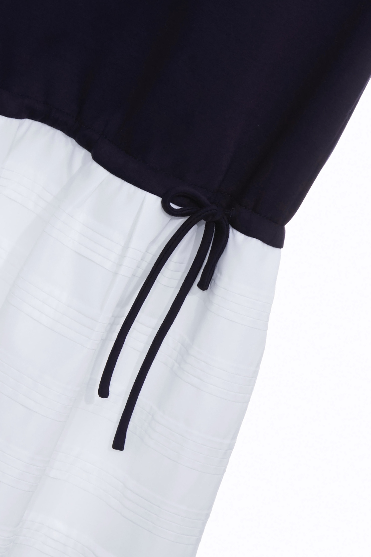 暮色藍雙材質洋裝暮色藍雙材質洋裝,一般洋裝,人氣商品,春夏穿搭,洋裝特輯,短袖洋裝,約會特輯,蕾絲