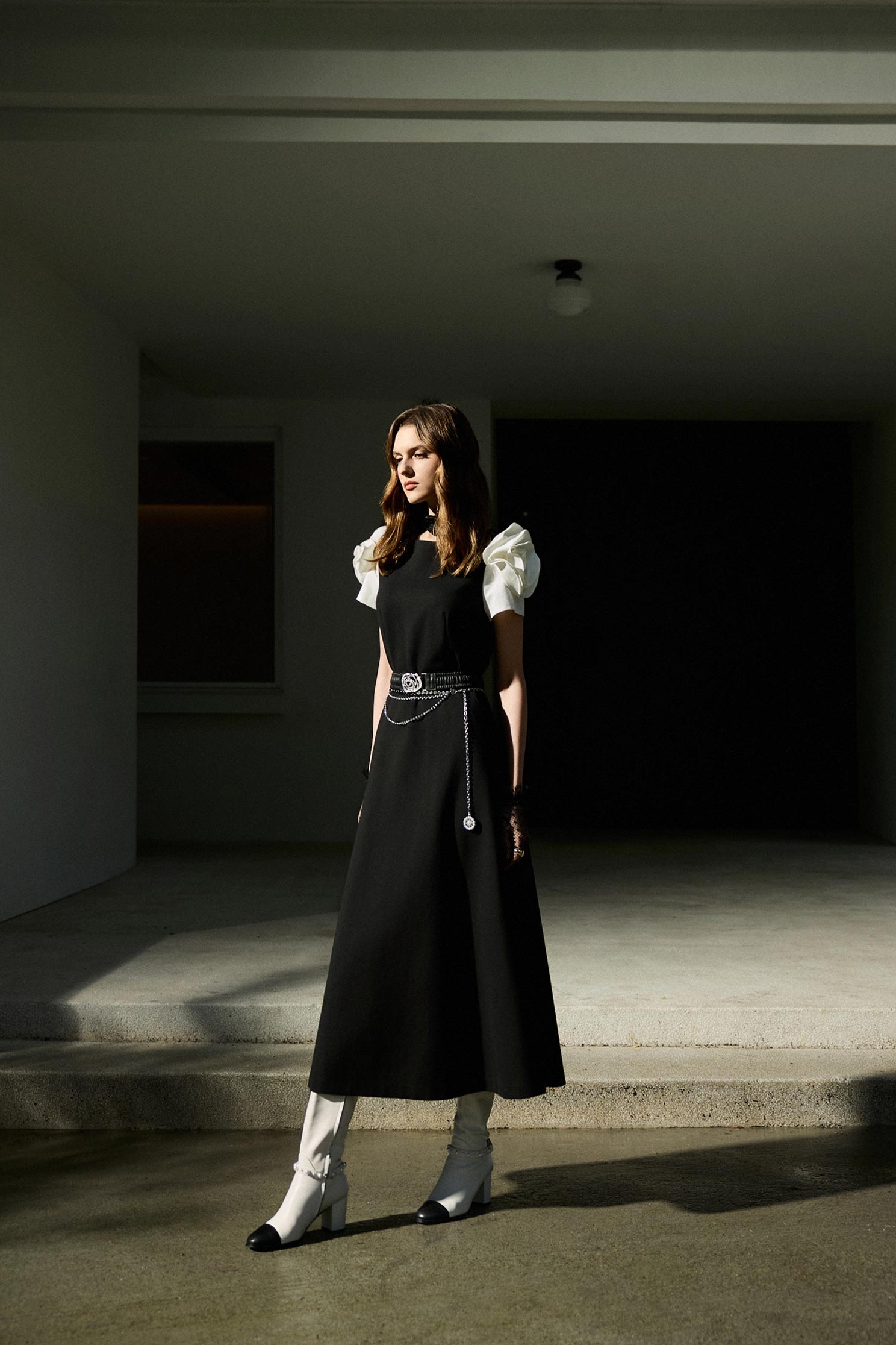 黑白拼色立體繞花洋裝黑白拼色立體繞花洋裝,一般洋裝,人氣商品,春夏穿搭,洋裝特輯,花花世界