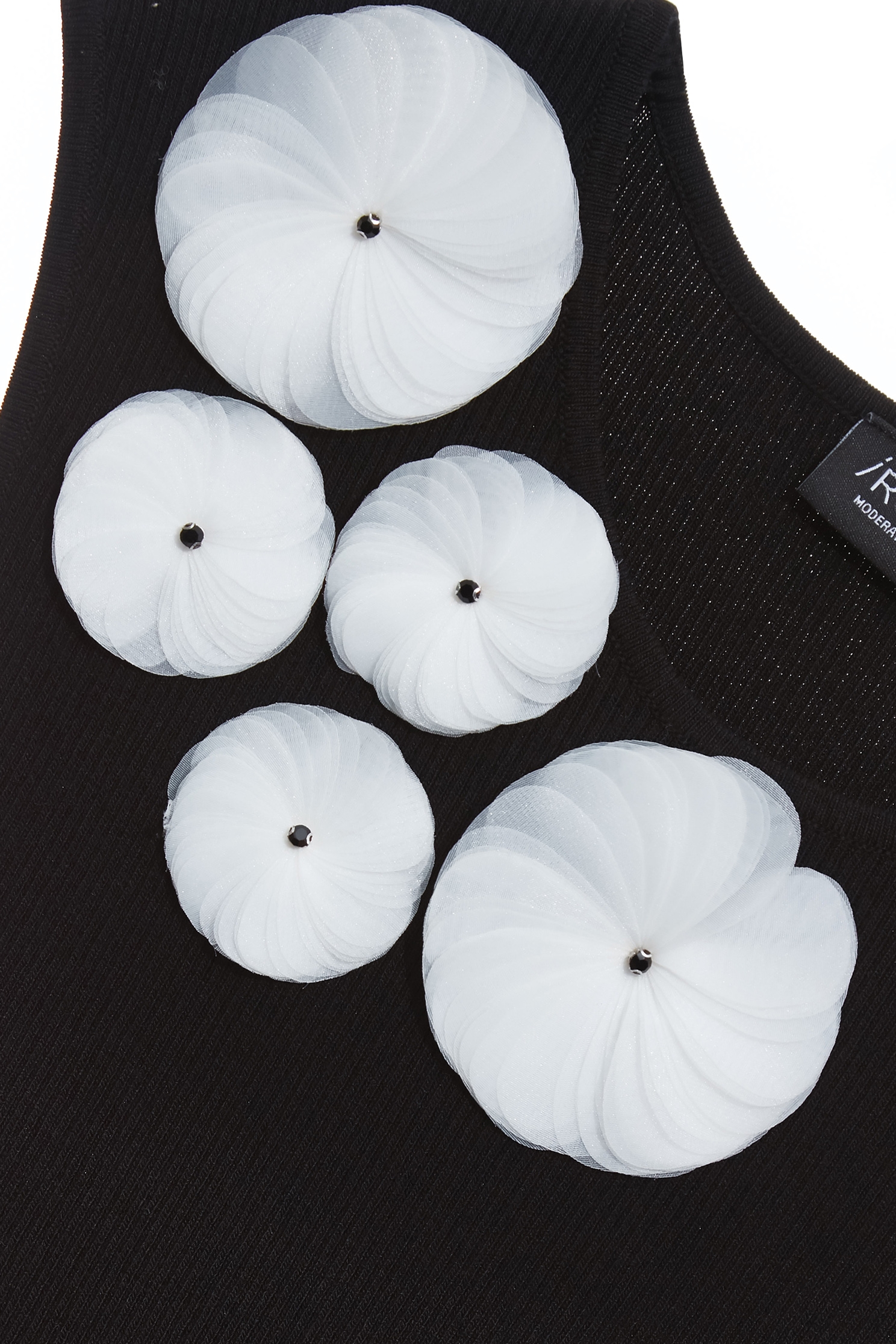 黑白配色立體花朵針織單品黑白配色立體花朵針織單品,一般背心,一般背心馬甲,春夏穿搭,條紋,背心,針織,針織背心,黑色背心