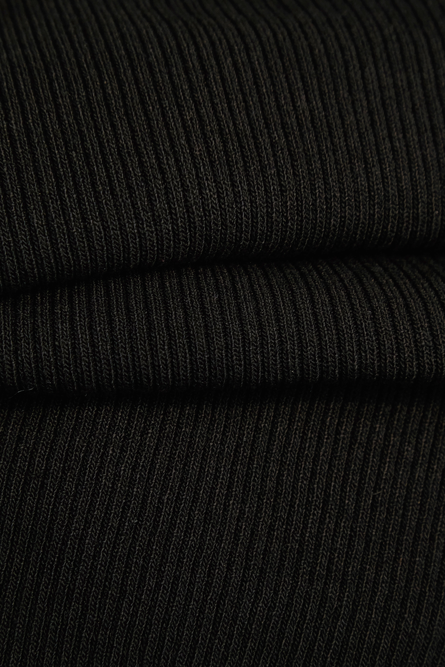 黑白配色立體花朵針織單品黑白配色立體花朵針織單品,一般背心,一般背心馬甲,春夏穿搭,條紋,背心,針織,針織背心,黑色背心