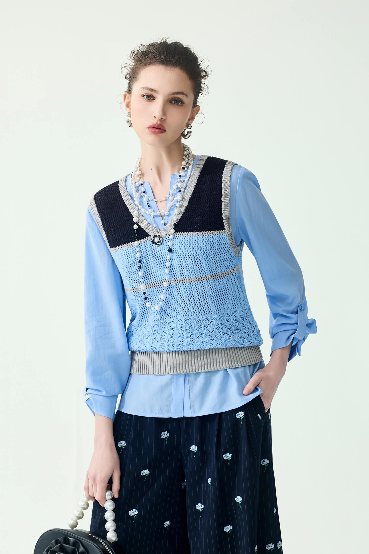 小男孩藍撞色針織背心小男孩藍撞色針織背心,一般背心,一般背心馬甲,春夏穿搭,背心,針織,針織背心