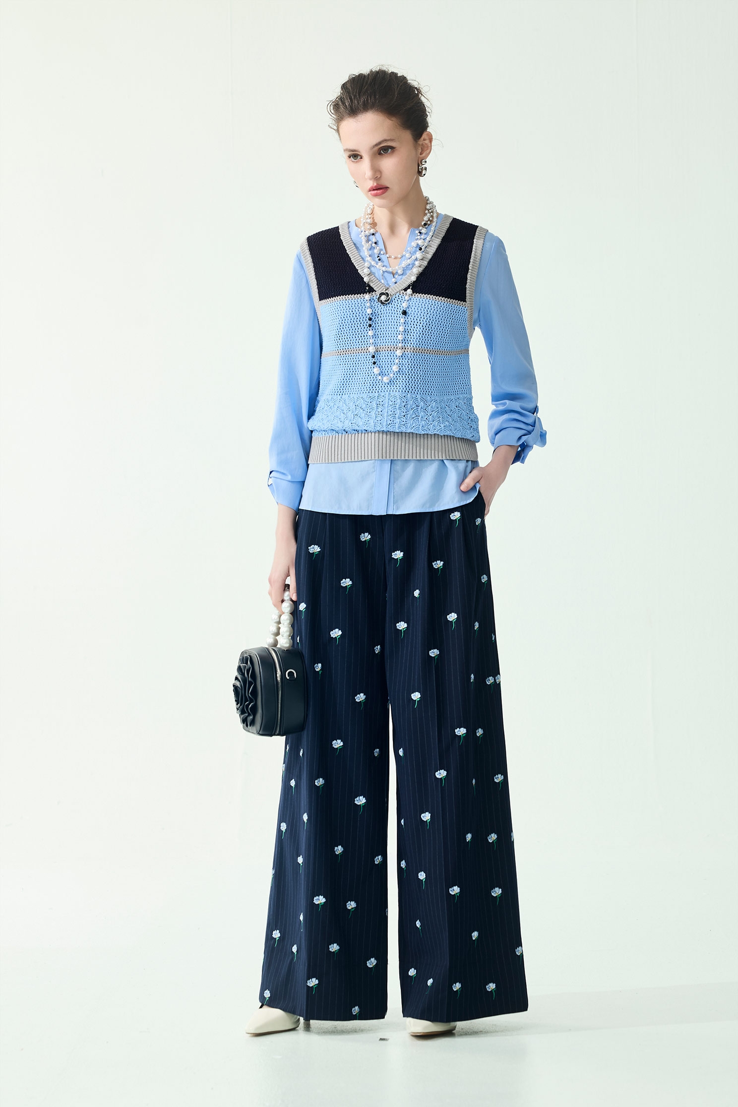 小男孩藍撞色針織背心小男孩藍撞色針織背心,一般背心,一般背心馬甲,春夏穿搭,背心,針織,針織背心