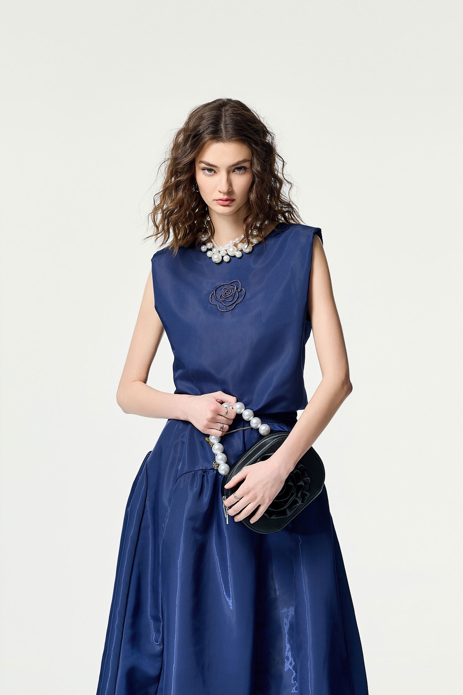 日蝕藍色復古宮廷風上衣日蝕藍色復古宮廷風上衣,一般背心,一般背心馬甲,上衣,人氣商品,春夏穿搭,時髦成套搭配,無袖背心,約會特輯,背心