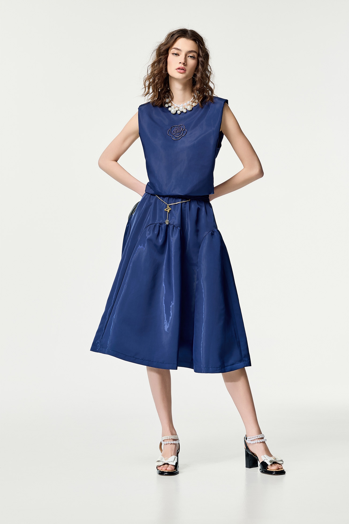 日蝕藍色復古宮廷風上衣日蝕藍色復古宮廷風上衣,一般背心,一般背心馬甲,上衣,人氣商品,春夏穿搭,時髦成套搭配,無袖背心,約會特輯,背心