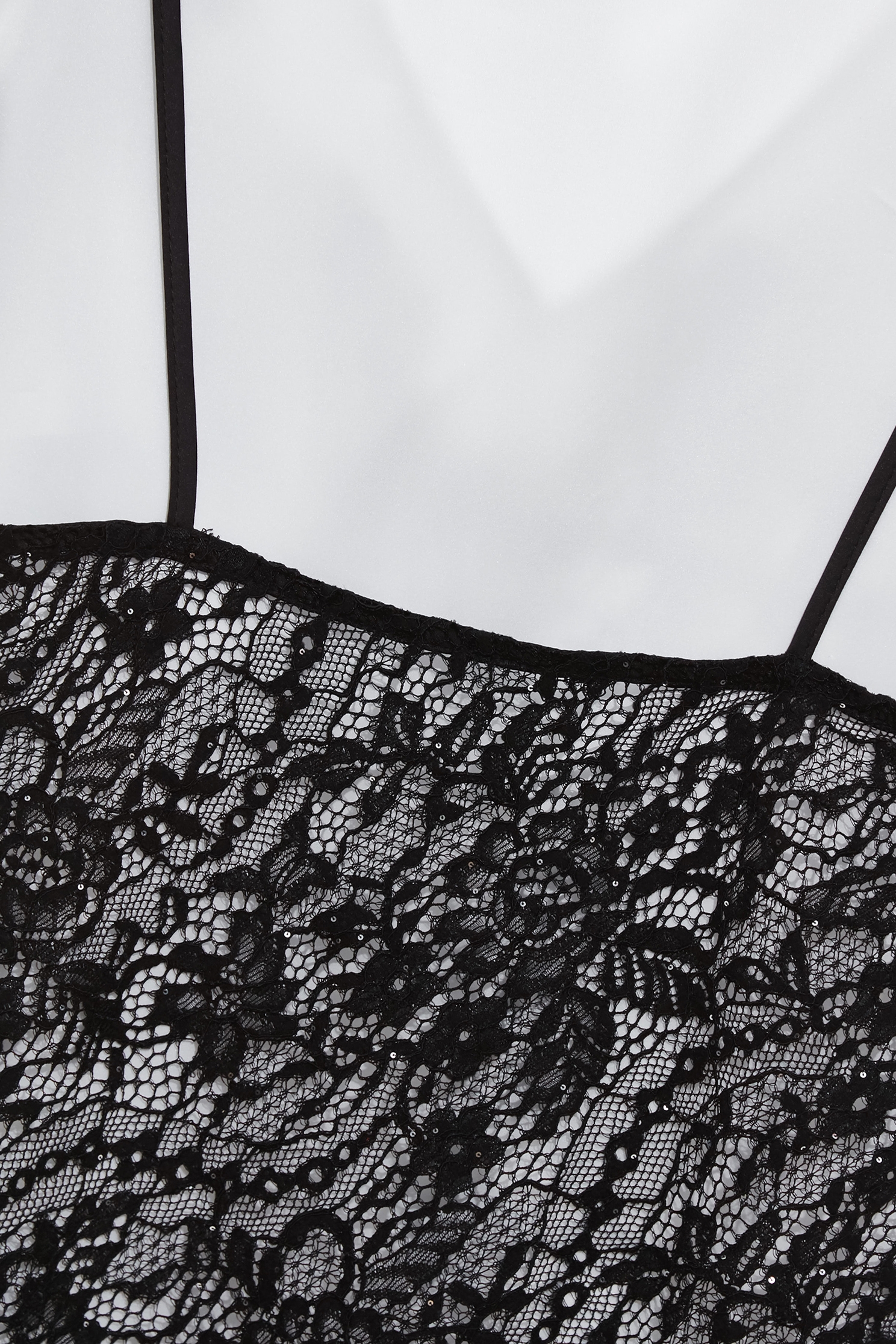 黑白V領兩件式蕾絲背心黑白V領兩件式蕾絲背心,一般背心,一般背心馬甲,春夏穿搭,白色背心,背心,蕾絲,黑色背心