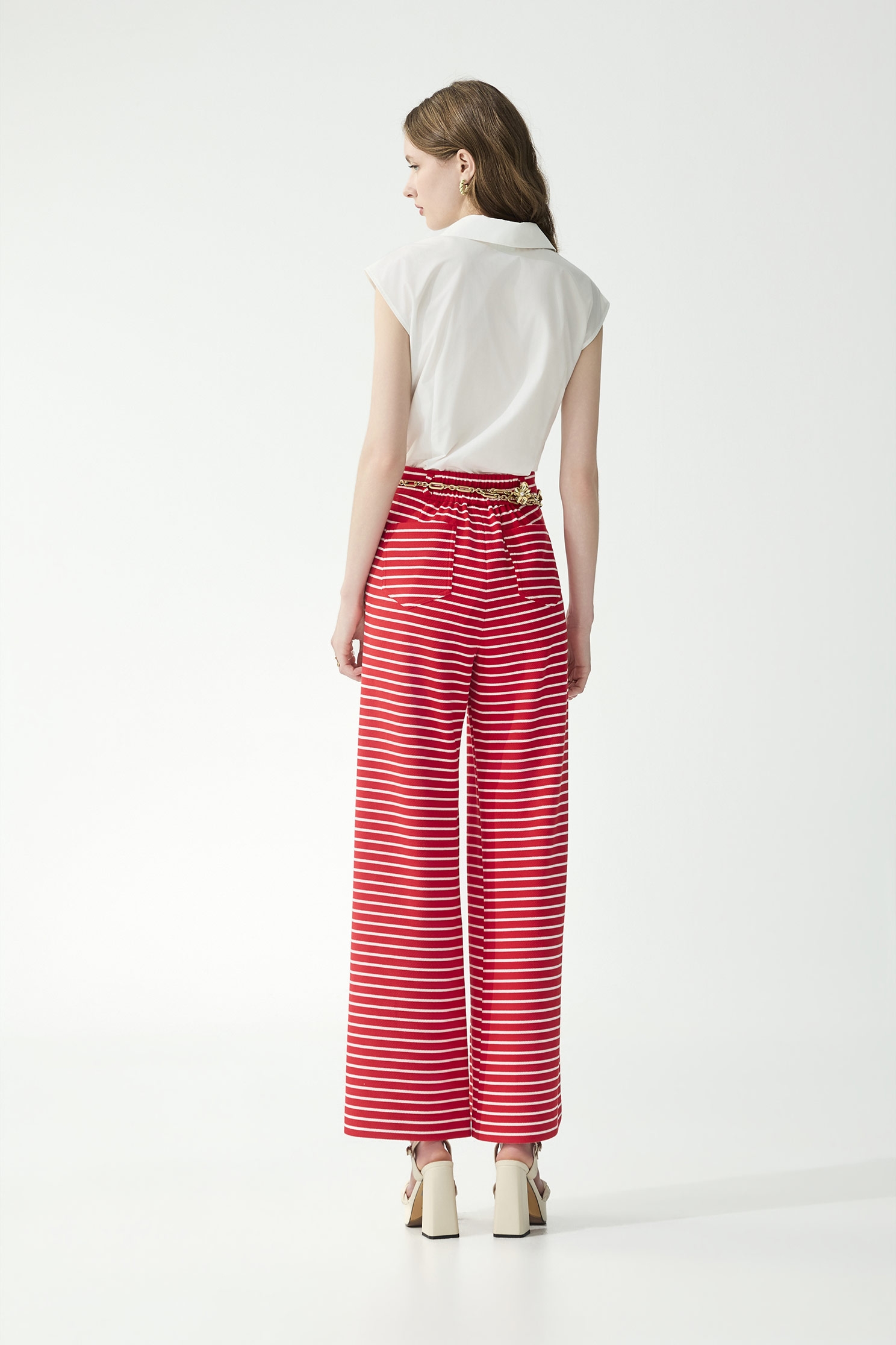 光學白結飾造型上衣光學白結飾造型上衣,一般背心,一般背心馬甲,上衣,春夏穿搭,白色背心,背心,蝴蝶結