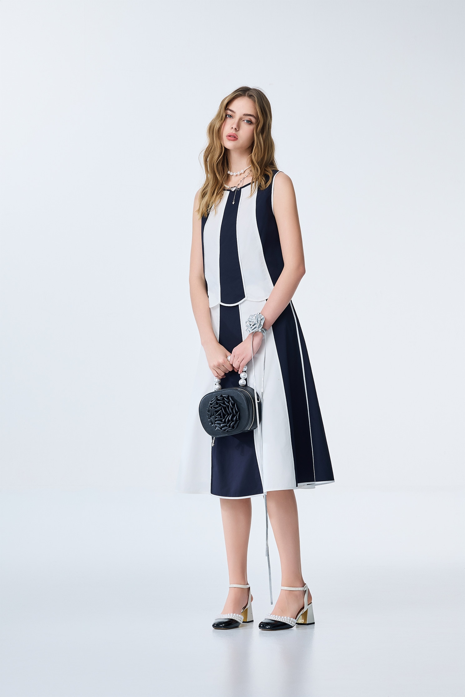 海洋洞穴色拼接配色造型上衣海洋洞穴色拼接配色造型上衣,一般背心,一般背心馬甲,上衣,春夏穿搭,時髦成套搭配,無袖上衣,無袖背心,背心