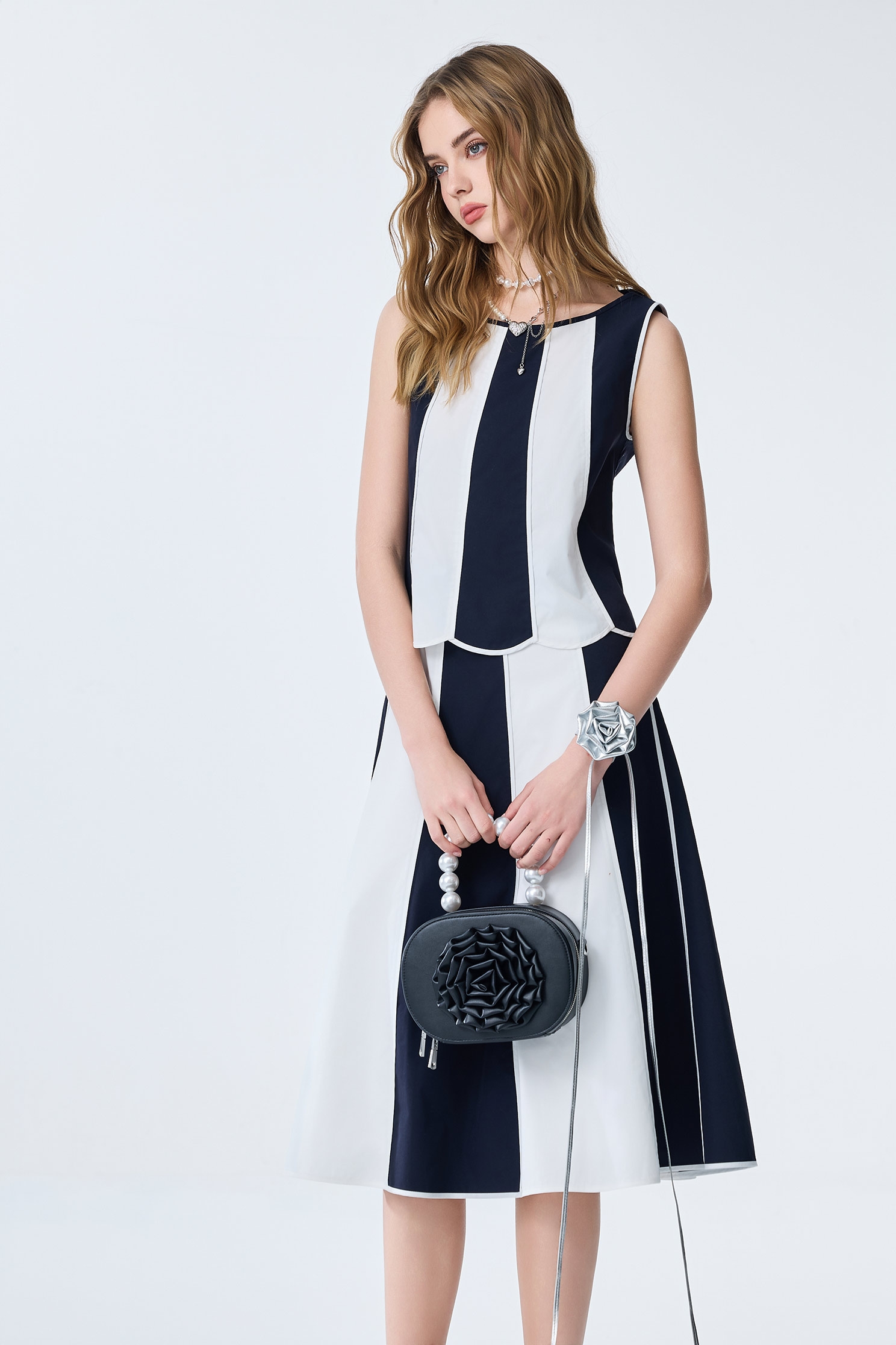 海洋洞穴色拼接配色造型上衣海洋洞穴色拼接配色造型上衣,一般背心,一般背心馬甲,上衣,春夏穿搭,時髦成套搭配,無袖上衣,無袖背心,背心