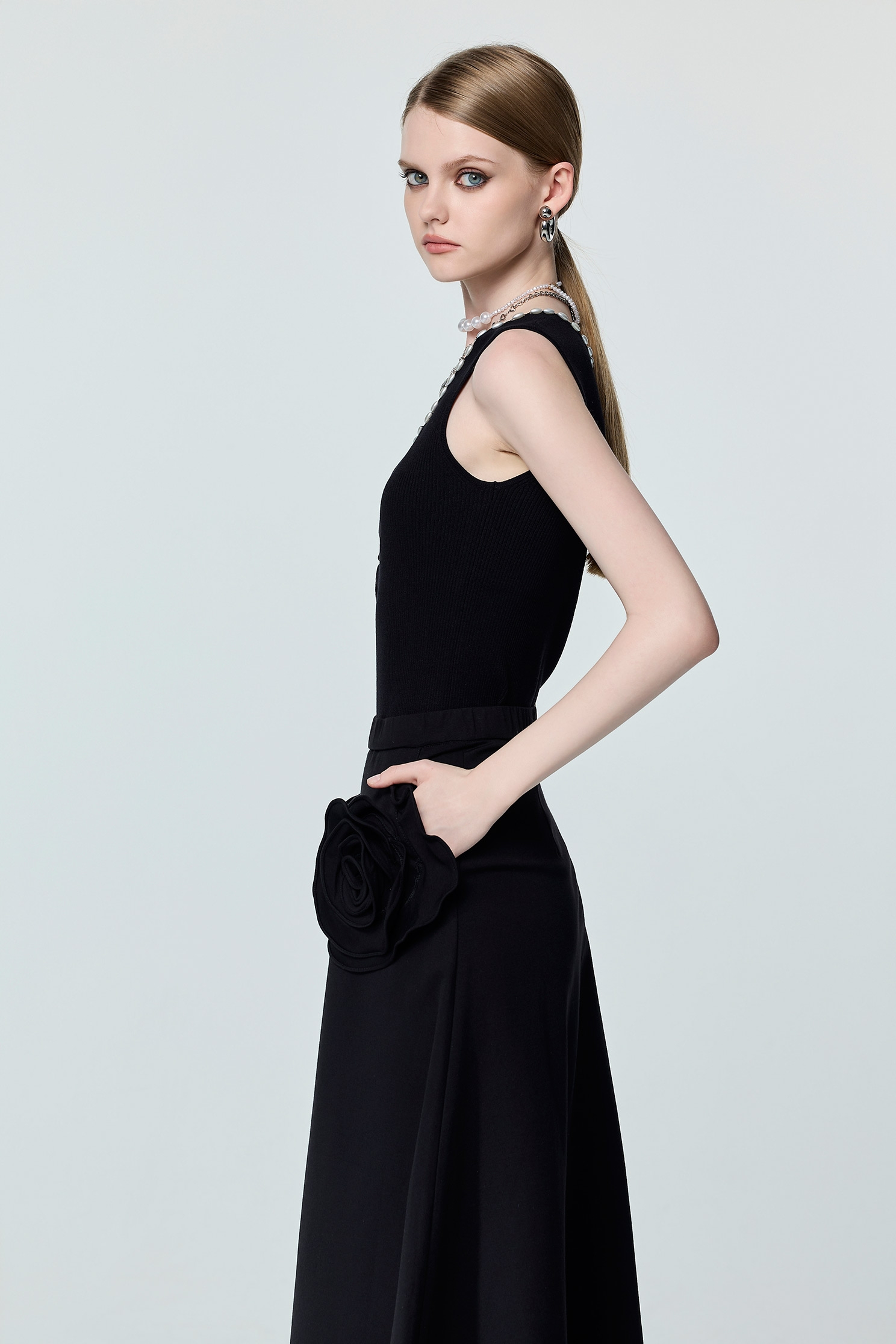 桃心領珍珠縫飾針織背心桃心領珍珠縫飾針織背心,一般背心,一般背心馬甲,人氣商品,春夏穿搭,無袖上衣,輕奢度假,輕奢渡假