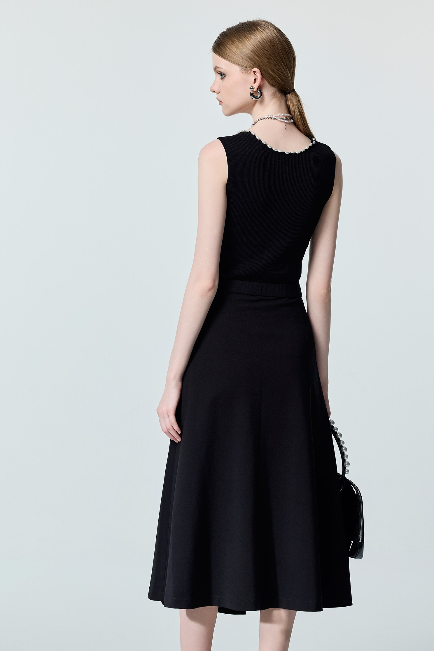 桃心領珍珠縫飾針織背心桃心領珍珠縫飾針織背心,一般背心,一般背心馬甲,人氣商品,春夏穿搭,無袖上衣,輕奢度假,輕奢渡假