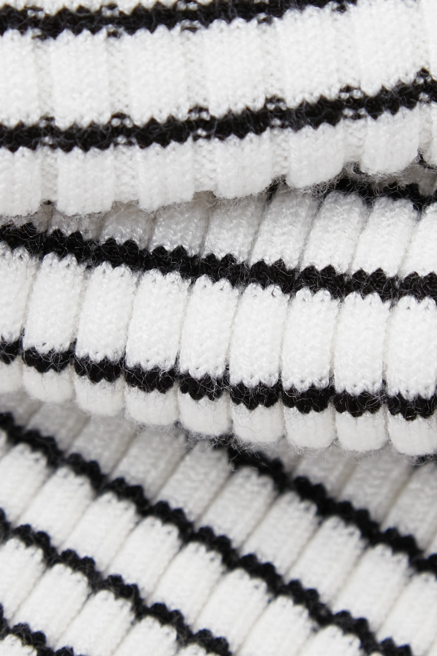 黑白細條針織小背心黑白細條針織小背心,一般背心,一般背心馬甲,春夏穿搭,條紋,白色背心,約會特輯,背心,輕奢度假,輕奢渡假,針織,針織背心