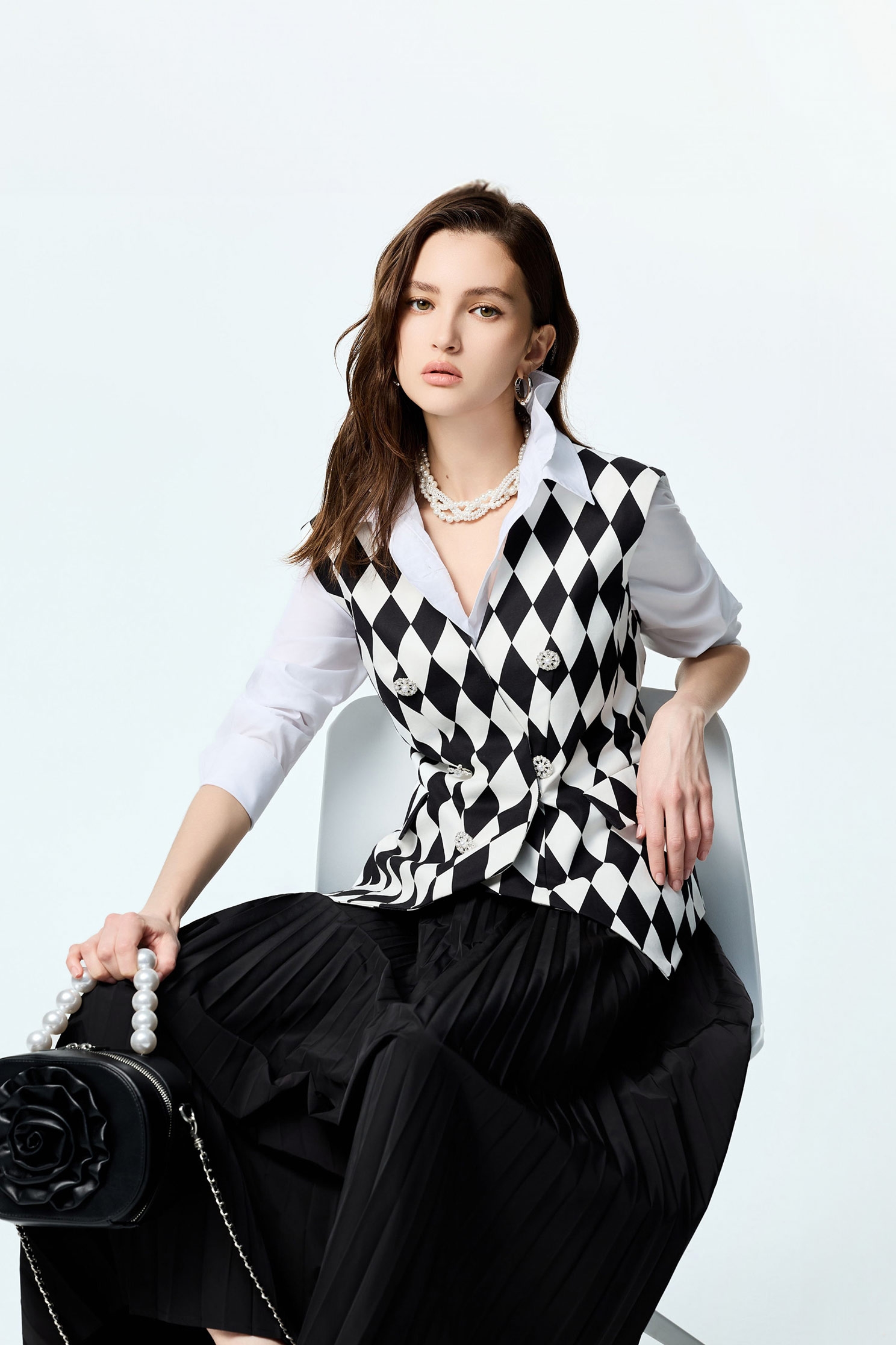 黑白菱形格紋棉質套裝背心黑白菱形格紋棉質套裝背心,一般背心,一般背心馬甲,上班OL穿搭,時髦成套搭配,格紋,珍珠,秋冬穿搭,背心