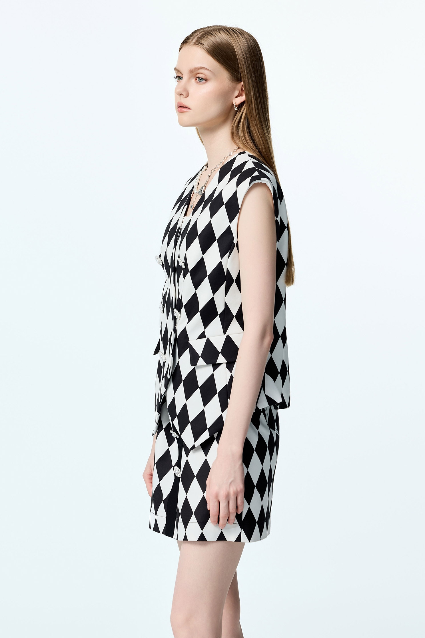 黑白菱形格紋棉質套裝背心黑白菱形格紋棉質套裝背心,一般背心,一般背心馬甲,上班OL穿搭,時髦成套搭配,格紋,珍珠,秋冬穿搭,背心