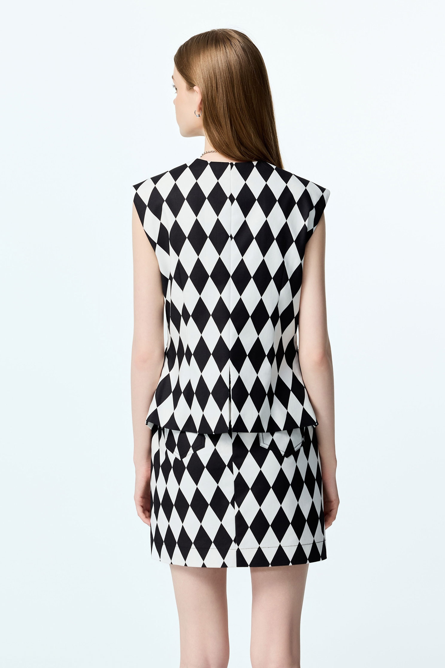 黑白菱形格紋棉質套裝背心黑白菱形格紋棉質套裝背心,一般背心,一般背心馬甲,上班OL穿搭,時髦成套搭配,格紋,珍珠,秋冬穿搭,背心