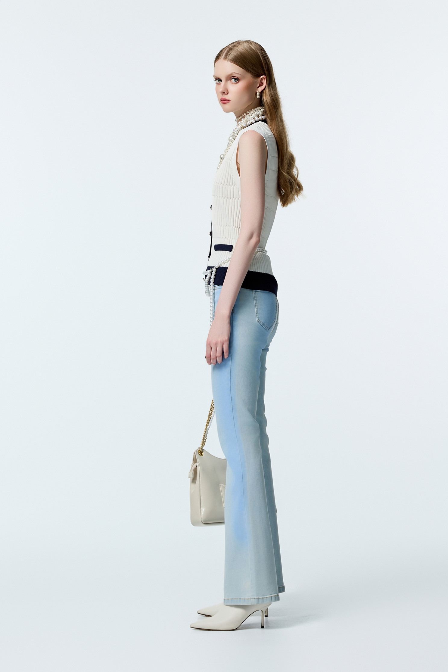 水手藍小香風鑲邊針織背心水手藍小香風鑲邊針織背心,V領上衣,V領背心,一般背心,一般背心馬甲,上班OL穿搭,上衣,小香風,無袖上衣,無袖背心,秋冬穿搭,約會特輯,背心,輕奢度假,輕奢渡假,針織,針織上衣,針織背心