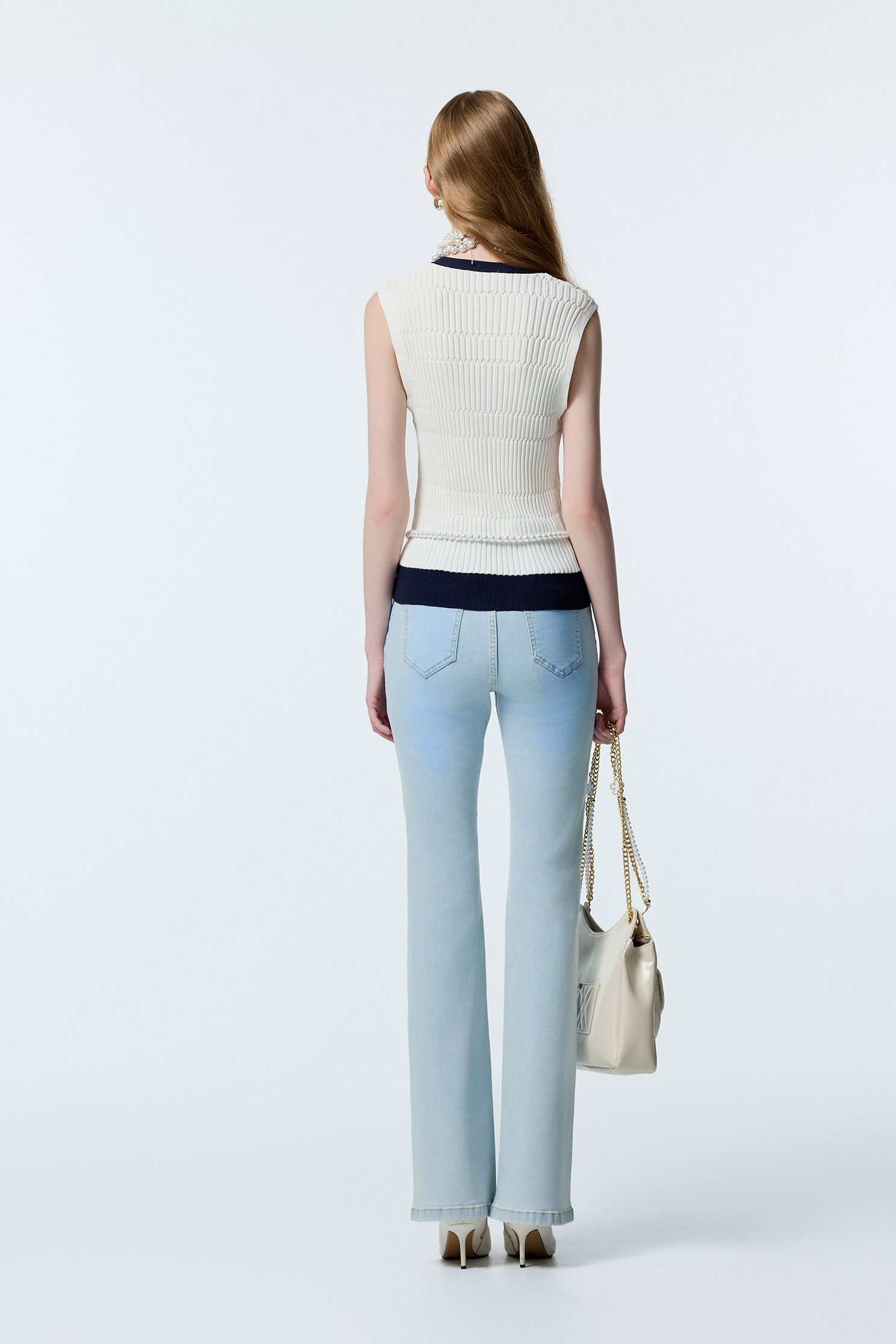 水手藍小香風鑲邊針織背心水手藍小香風鑲邊針織背心,V領上衣,V領背心,一般背心,一般背心馬甲,上班OL穿搭,上衣,小香風,無袖上衣,無袖背心,秋冬穿搭,約會特輯,背心,輕奢度假,輕奢渡假,針織,針織上衣,針織背心