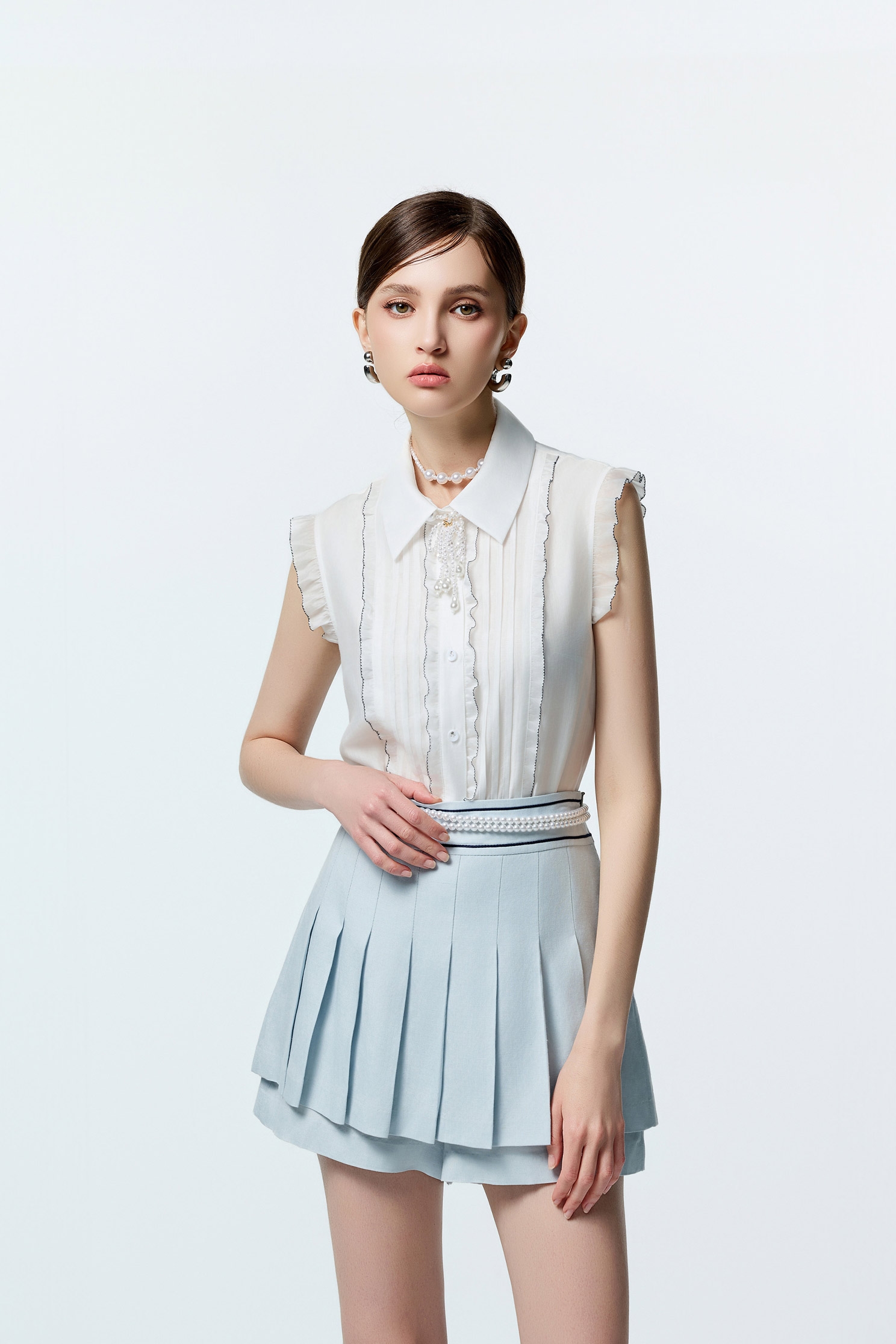 光學白撞色收邊上衣光學白撞色收邊上衣,一般背心,一般背心馬甲,上衣,人氣商品,刺繡,無袖上衣,無袖背心,秋冬穿搭,約會特輯,背心,荷葉,輕奢度假,輕奢渡假