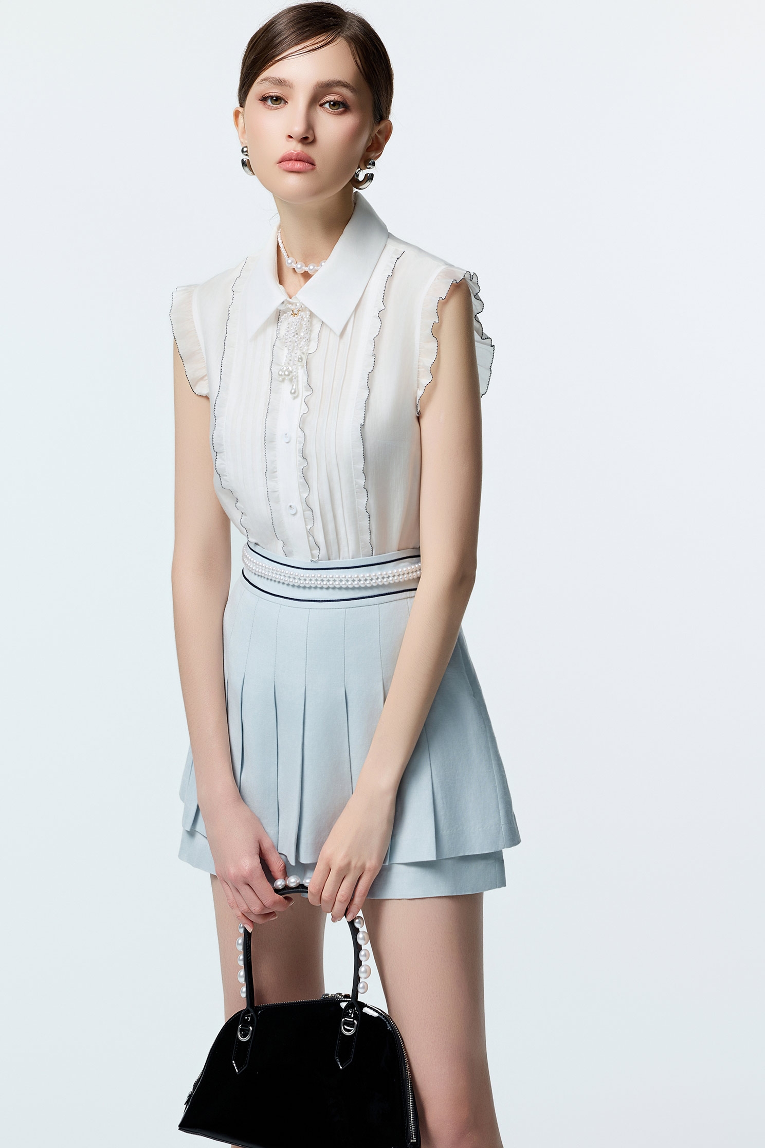 光學白撞色收邊上衣光學白撞色收邊上衣,一般背心,一般背心馬甲,上衣,人氣商品,刺繡,無袖上衣,無袖背心,秋冬穿搭,約會特輯,背心,荷葉,輕奢度假,輕奢渡假