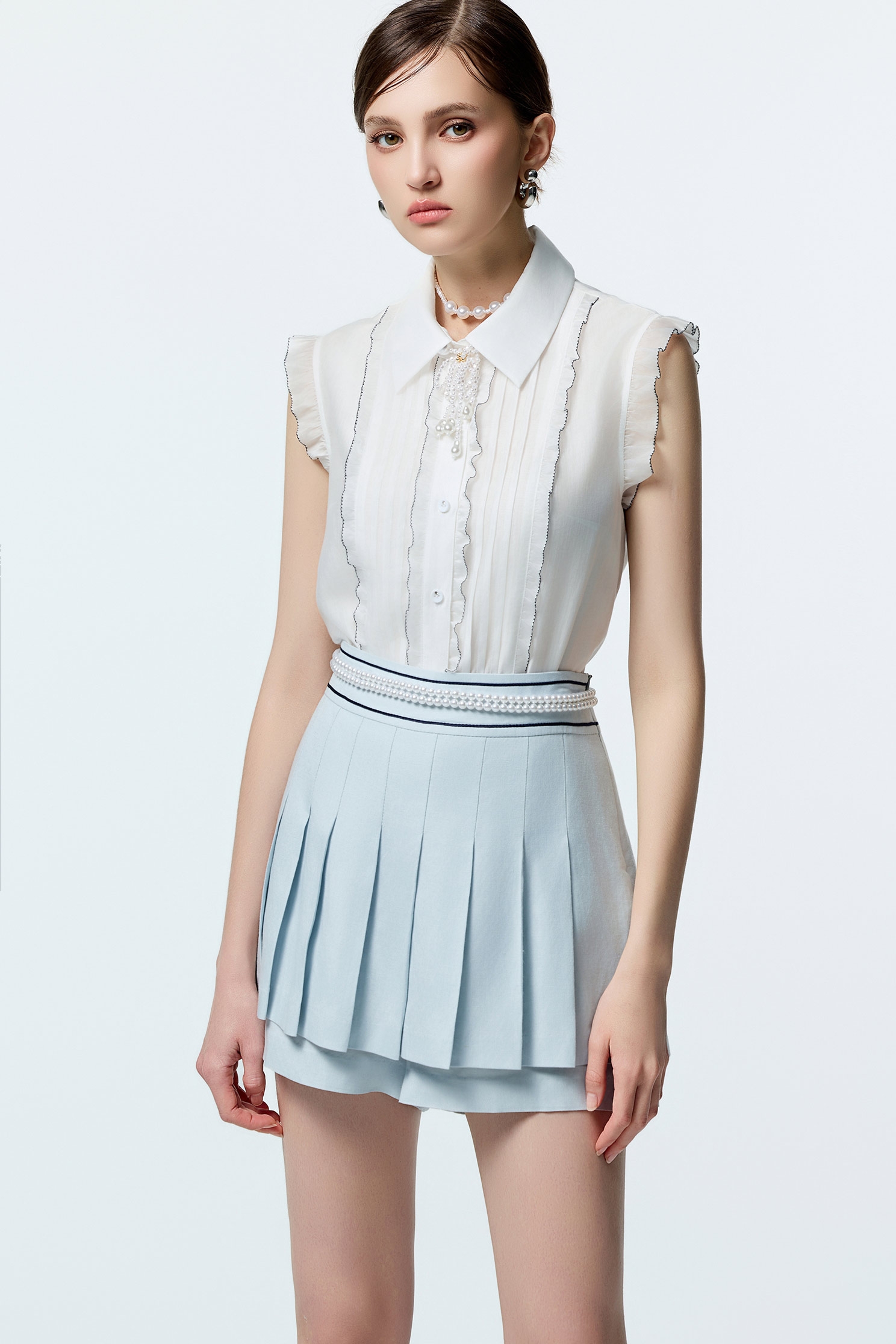 光學白撞色收邊上衣光學白撞色收邊上衣,一般背心,一般背心馬甲,上衣,人氣商品,刺繡,無袖上衣,無袖背心,秋冬穿搭,約會特輯,背心,荷葉,輕奢度假,輕奢渡假