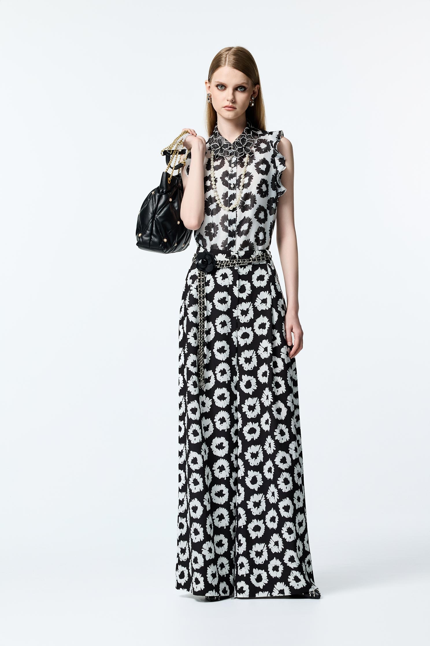 黑白手繪花荷葉背心上衣黑白手繪花荷葉背心上衣,一般背心,一般背心馬甲,上衣,時髦成套搭配,珍珠,秋冬穿搭,背心,荷葉