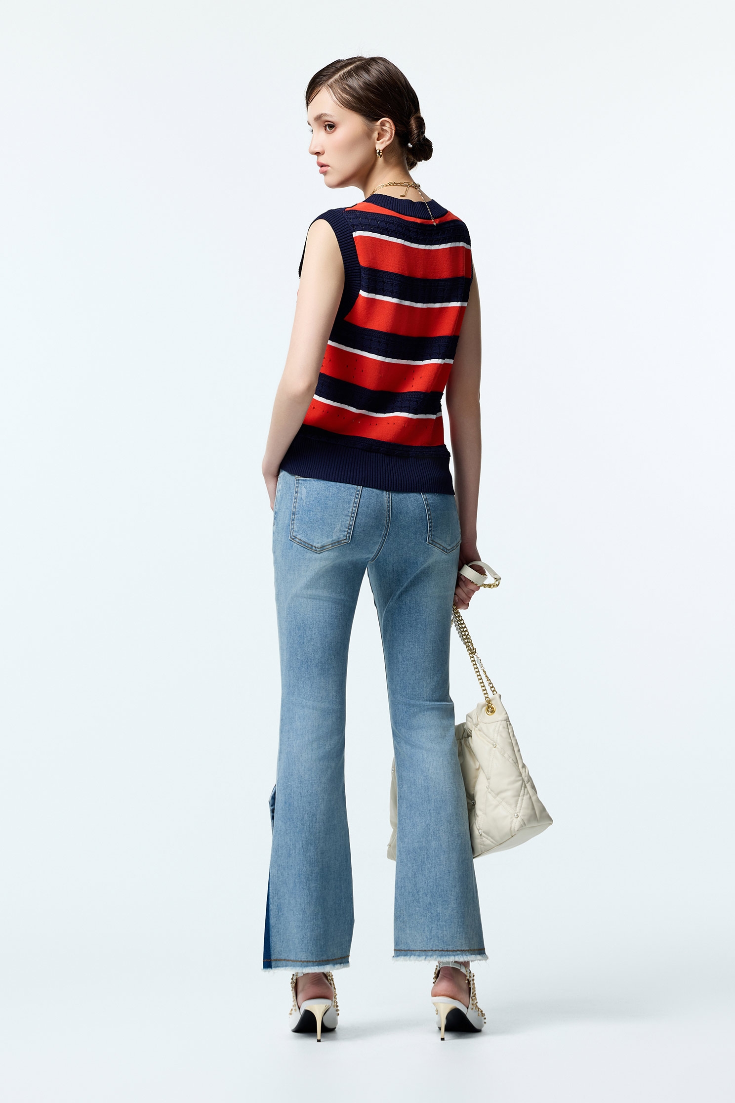 螢光耀火色配條針織背心螢光耀火色配條針織背心,V領上衣,V領背心,一般背心,一般背心馬甲,上衣,條紋,無袖背心,秋冬穿搭,背心,輕奢度假,輕奢渡假,針織,針織上衣,針織背心