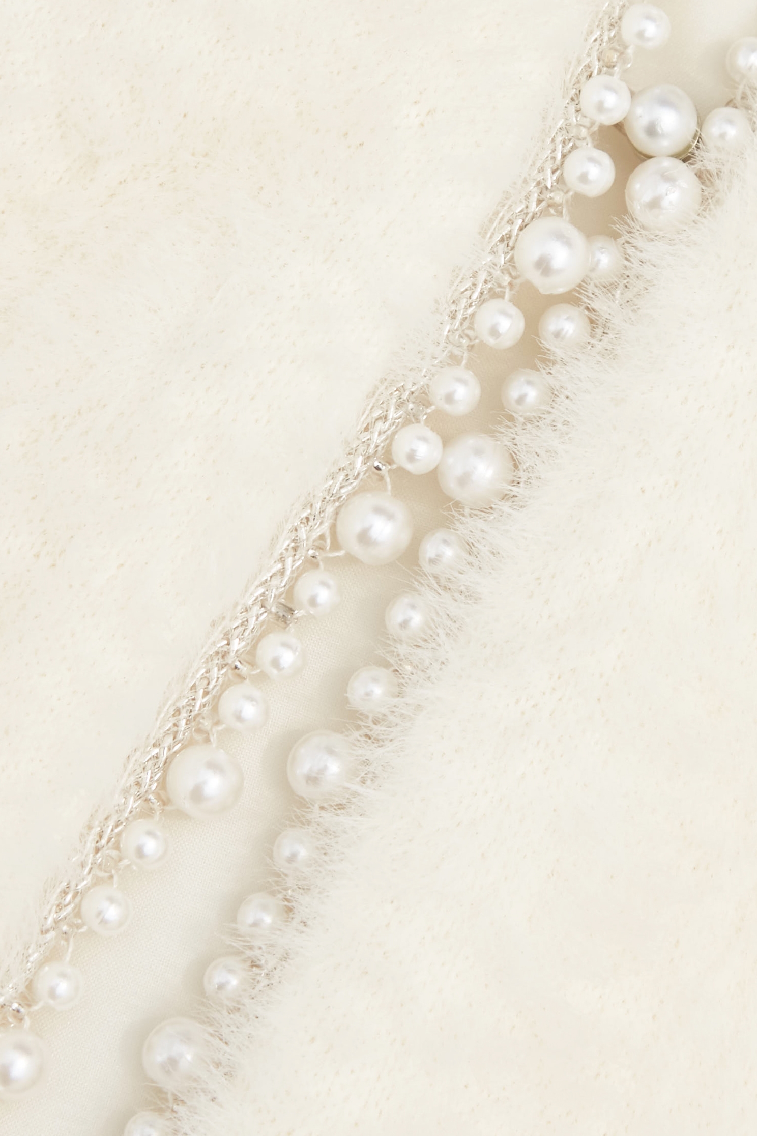 針織仿兔絨感珍珠背心針織仿兔絨感珍珠背心,一般背心,一般背心馬甲,上班OL穿搭,人氣商品,珍珠,秋冬穿搭,約會特輯,背心,針織,針織背心